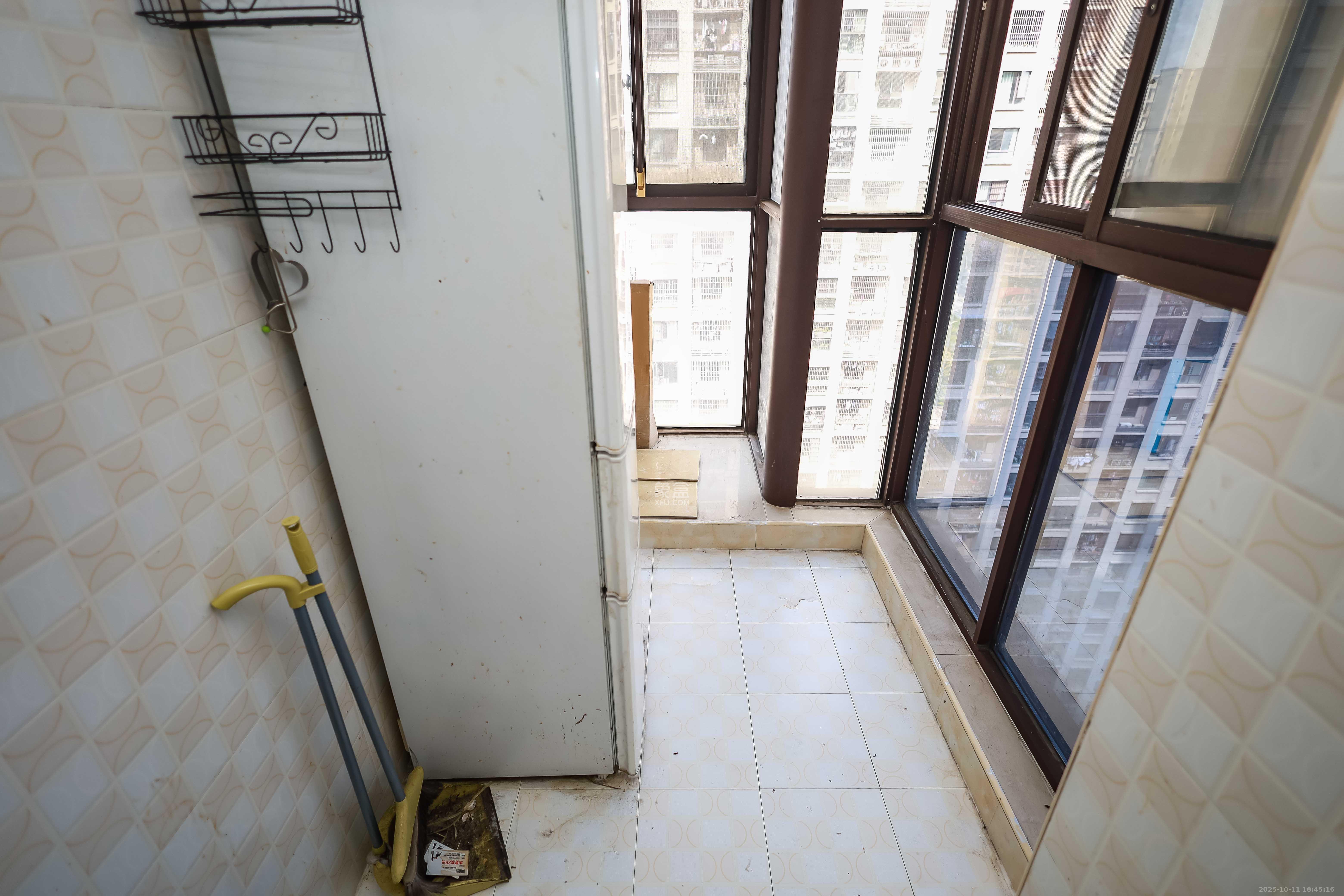 金科世界城  2室2厅1卫    63.0万阳台