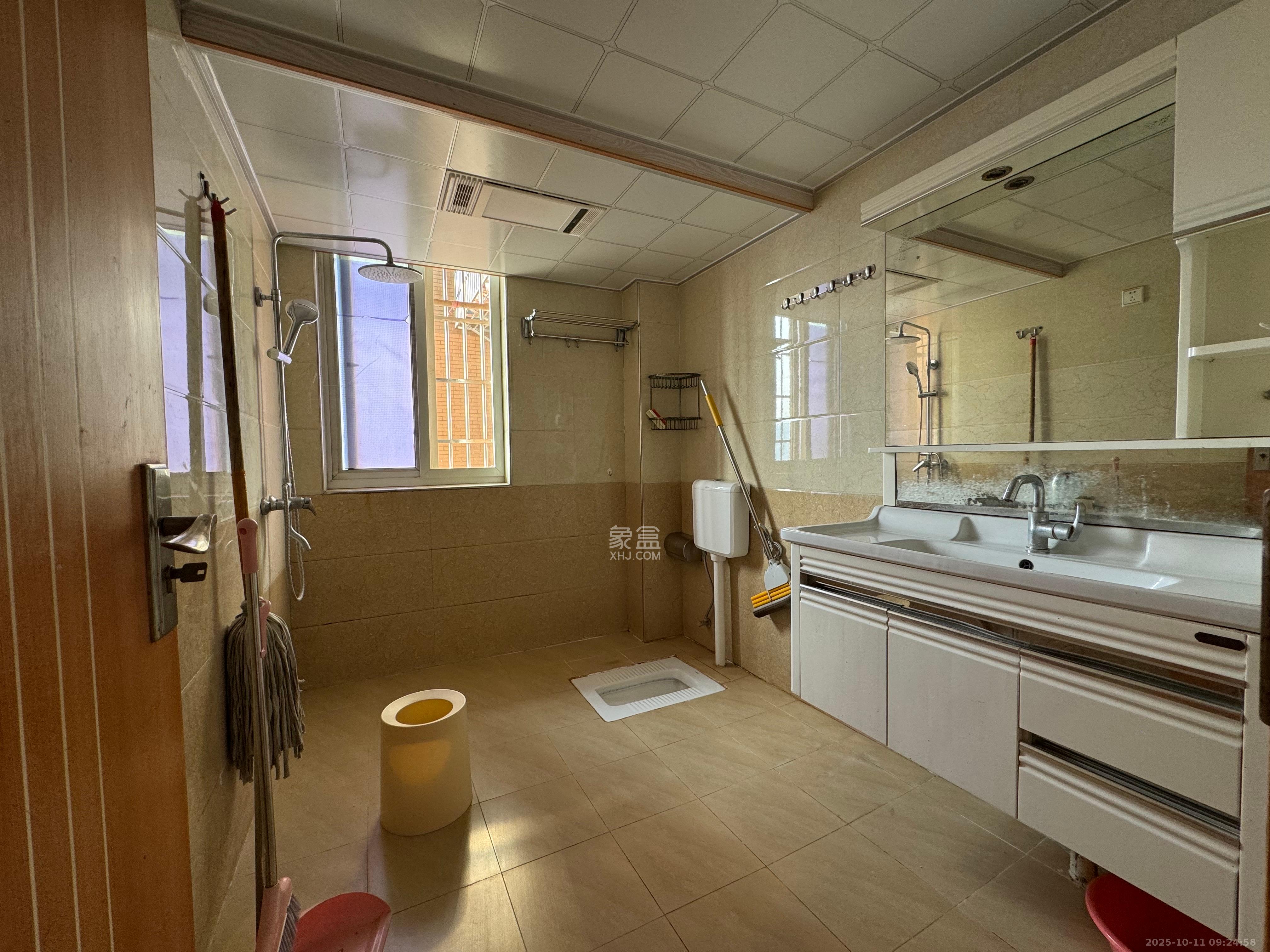 弘欣公寓  3室2厅2卫    2000.0元/月 弘欣公寓  3室2厅2卫    2000.0元/月室内图