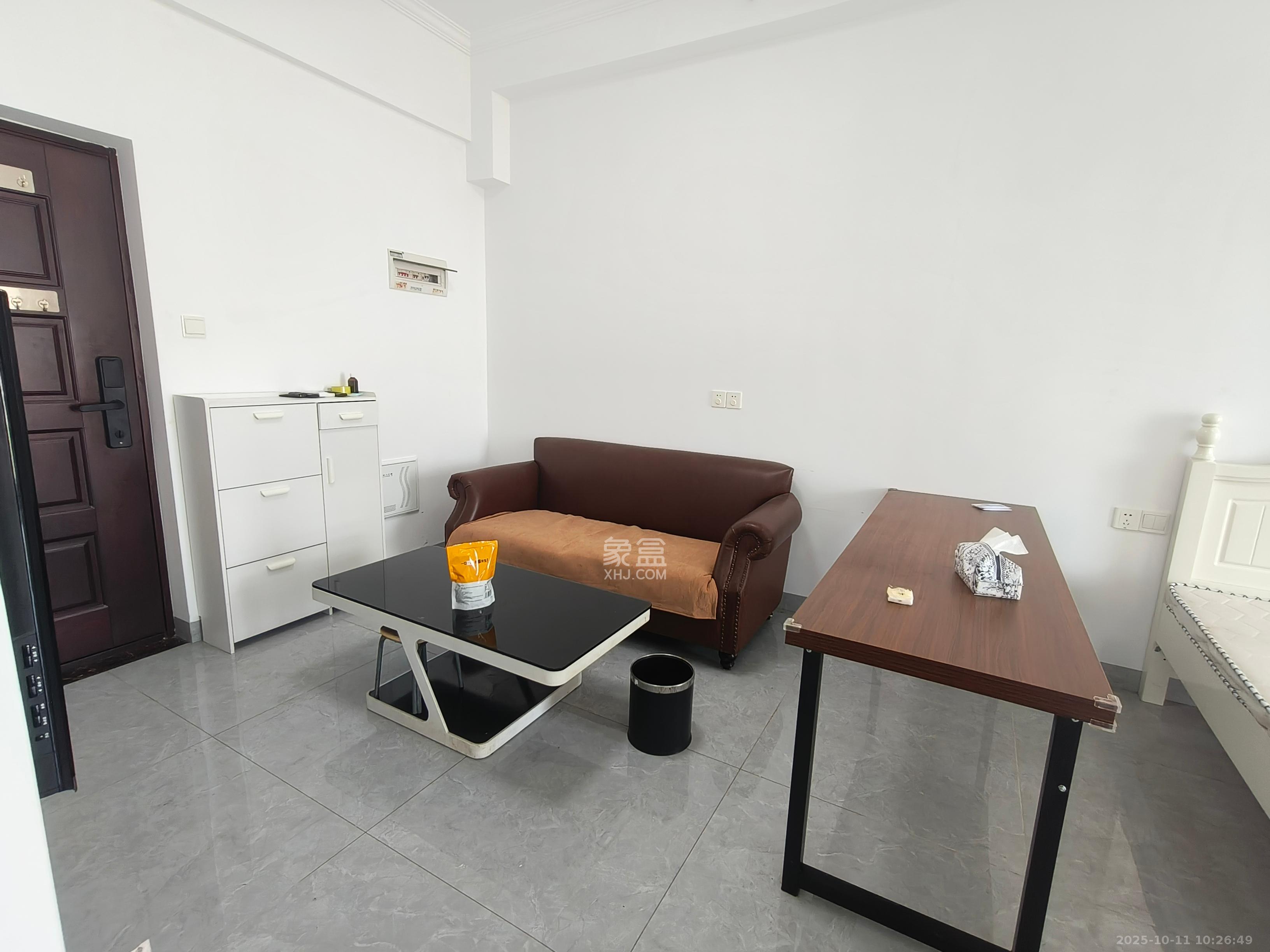 辉宏橄榄城  1室1厅1卫    1400.0元/月室内图