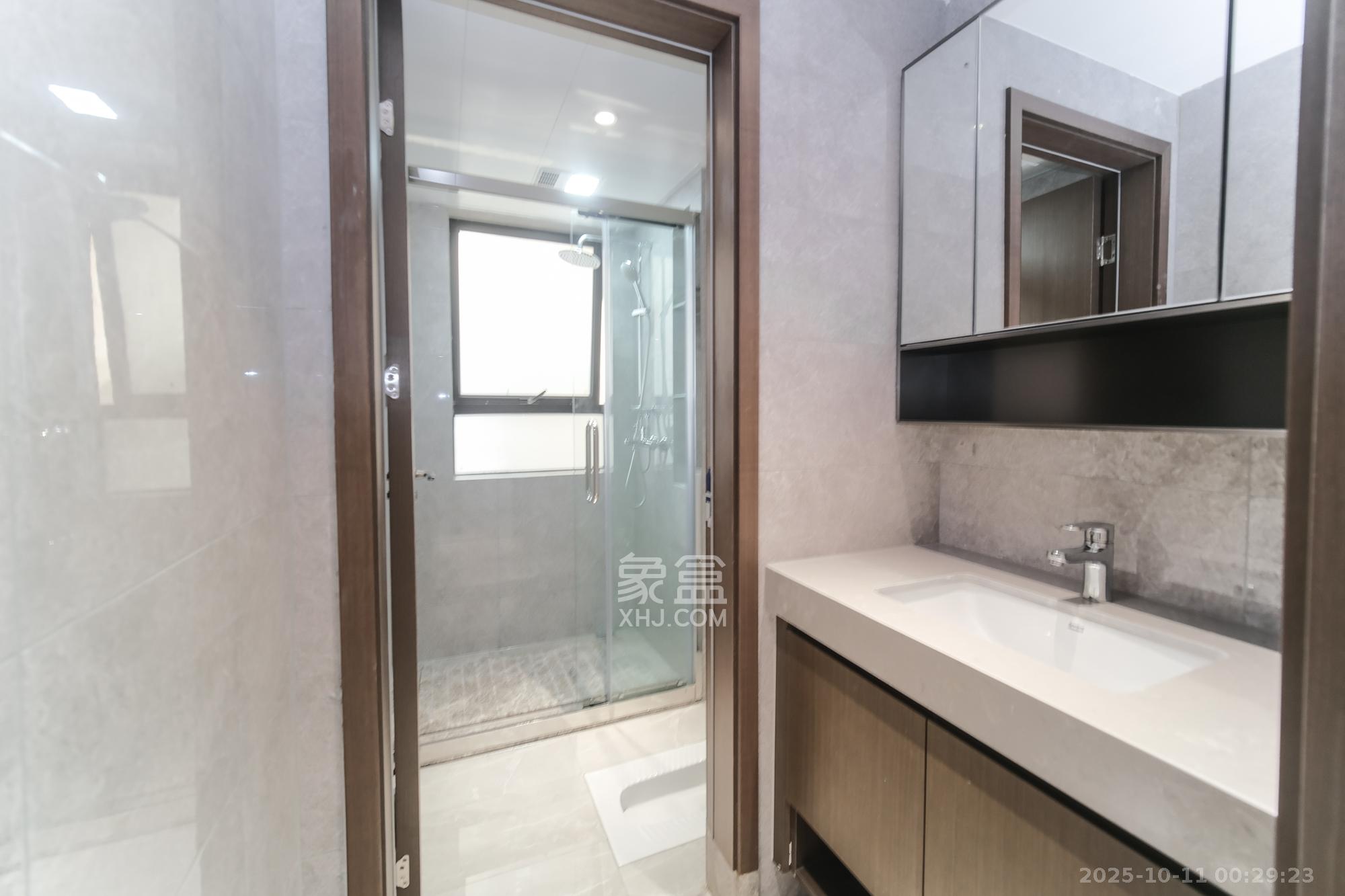 荣盛锦绣学府  3室2厅2卫    89.8万卫生间