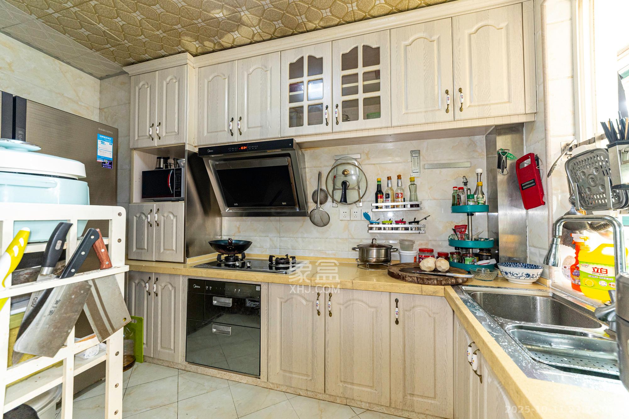 幸福洋房 4室2厅2卫 79.8万 幸福洋房 4室2厅2卫 79.8万厨房