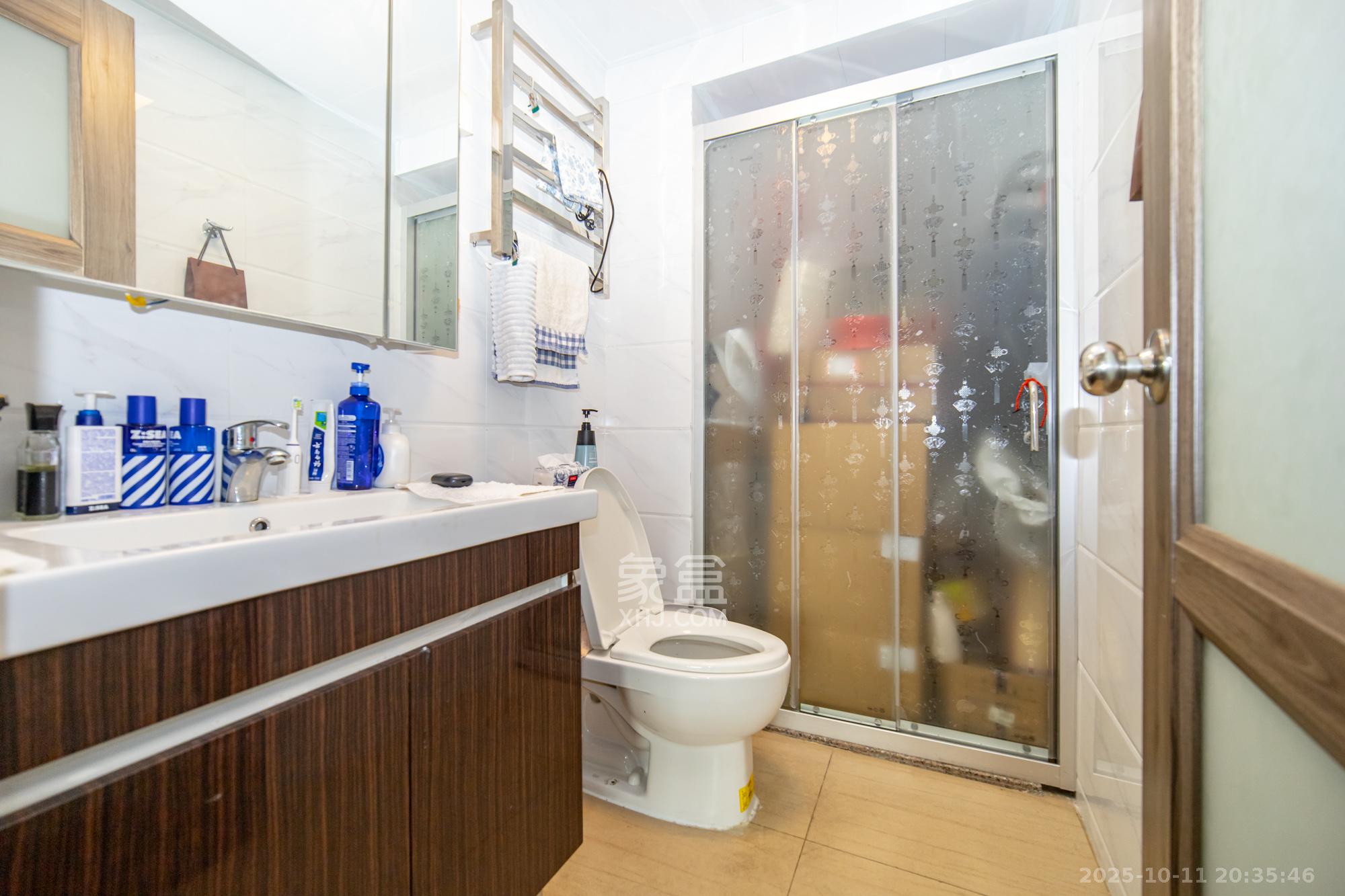 碧桂园中央花园  3室2厅2卫    88.0万卫生间