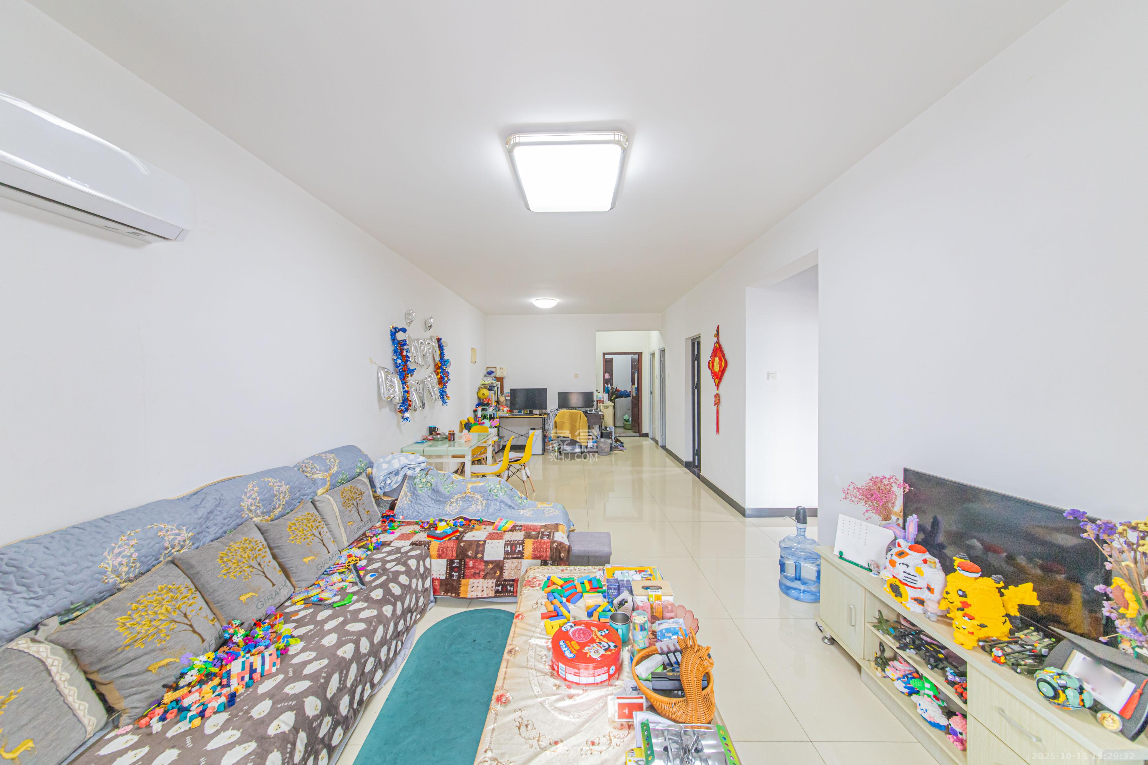 中信凯旋蓝岸（中信新城三期）  3室2厅1卫    1900.0元/月室内图