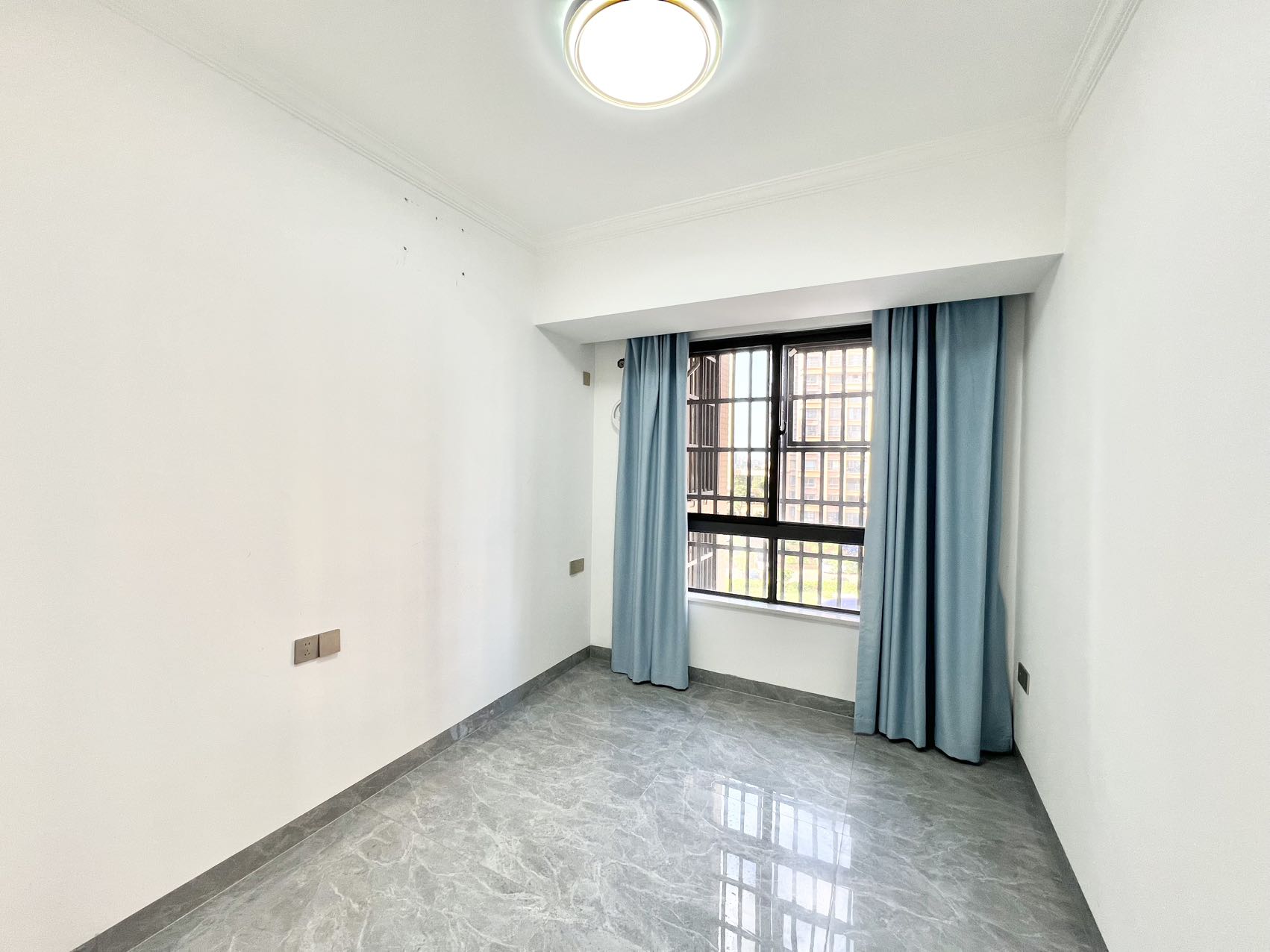 金城天鹅湖  3室2厅1卫    2400.0元/月