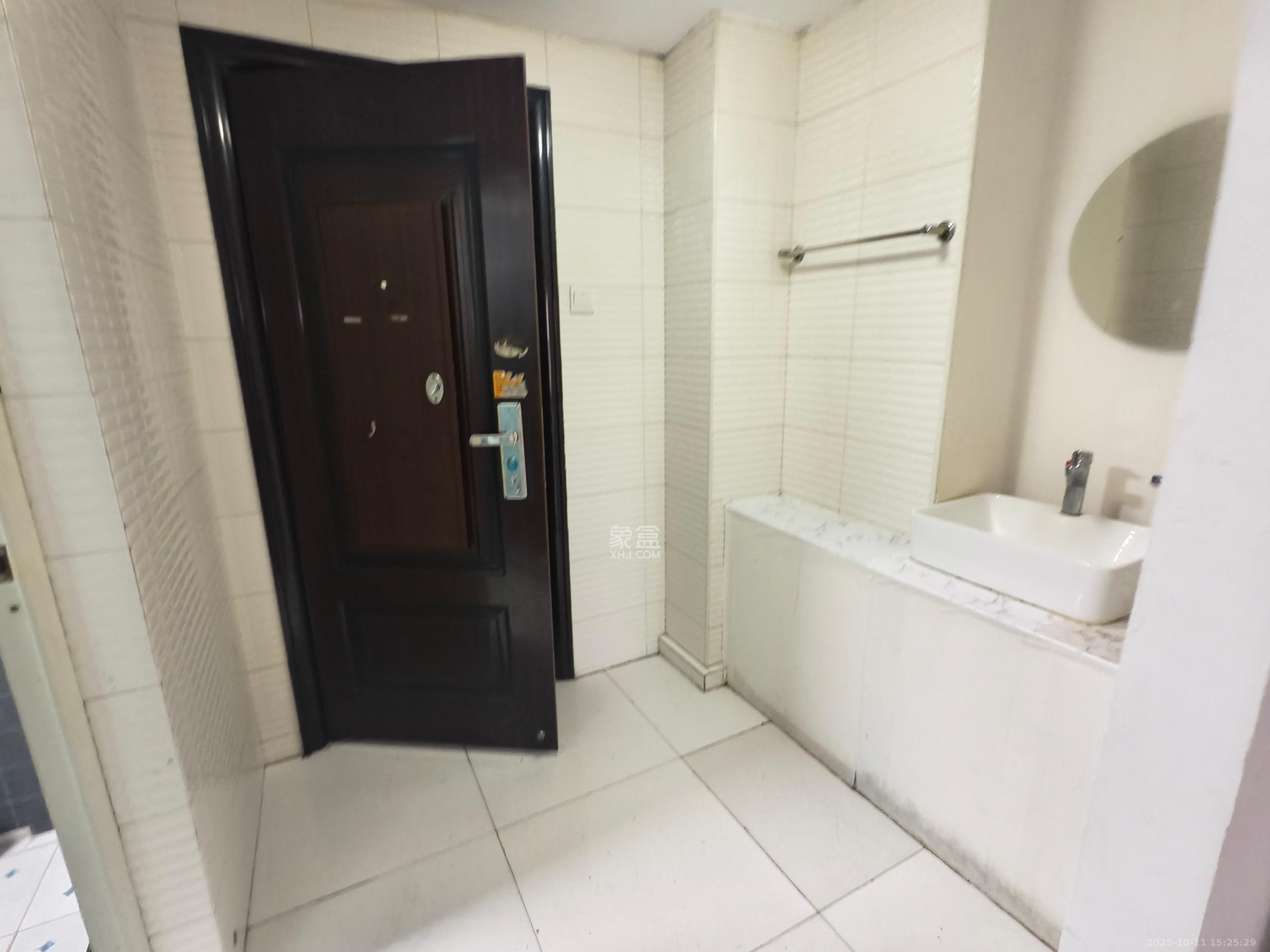 七彩丽都  1室1厅1卫    2000.0元/月室内图