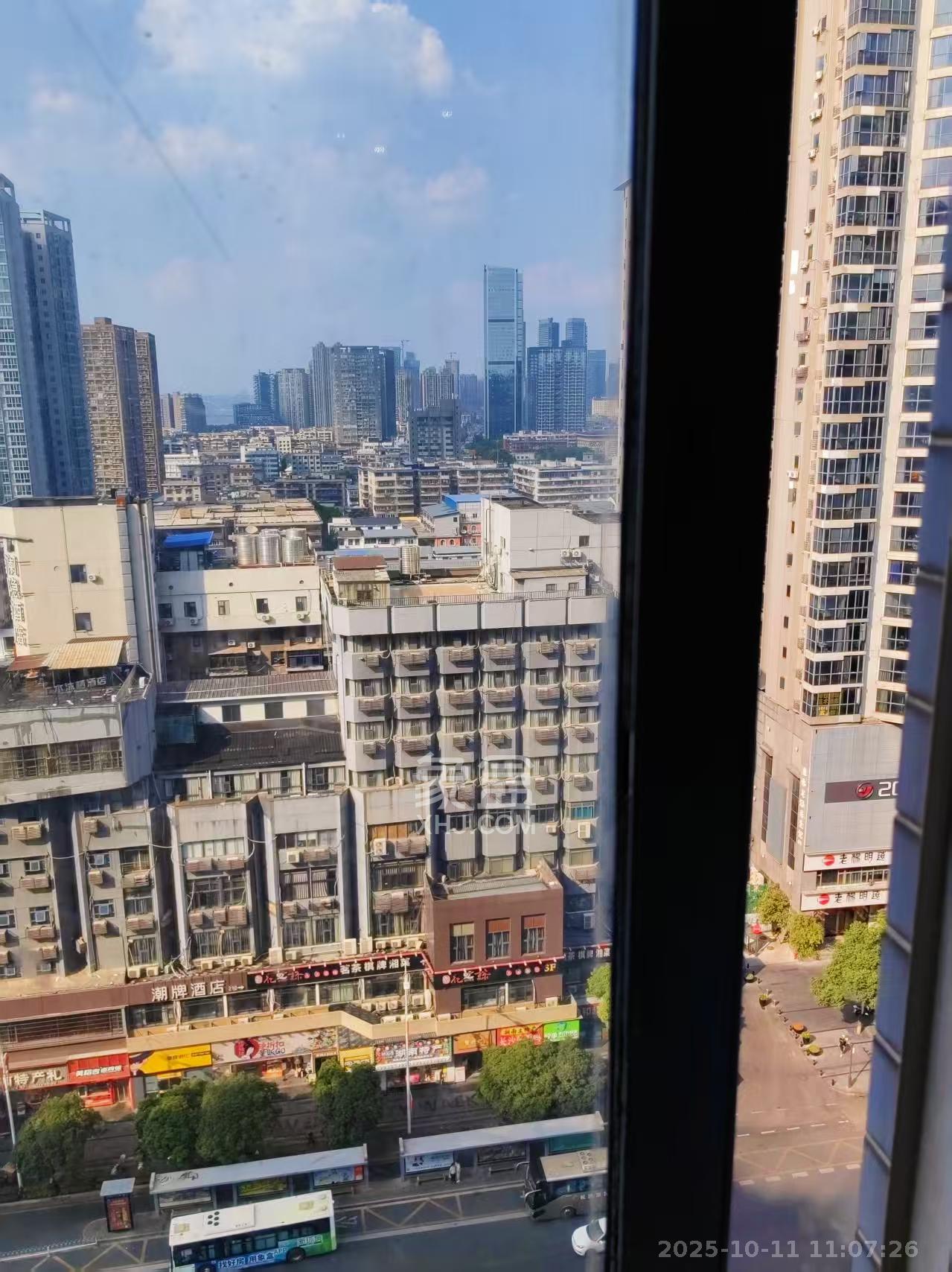 景江东方 1室1厅1卫 2100.0元/月 景江东方 1室1厅1卫 2100.0元/月室内图