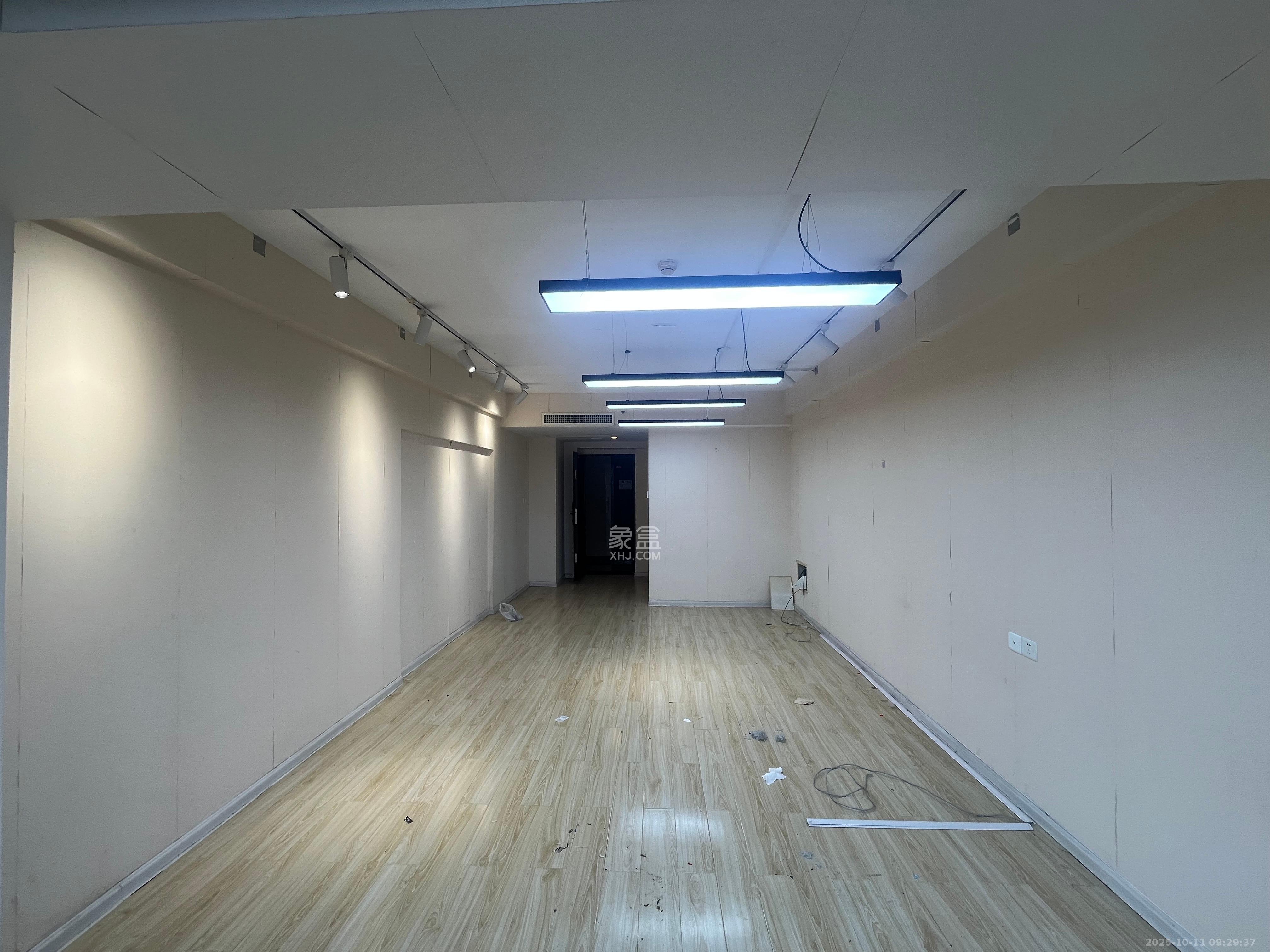 保利国际广场  1室1厅1卫    2000.0元/月