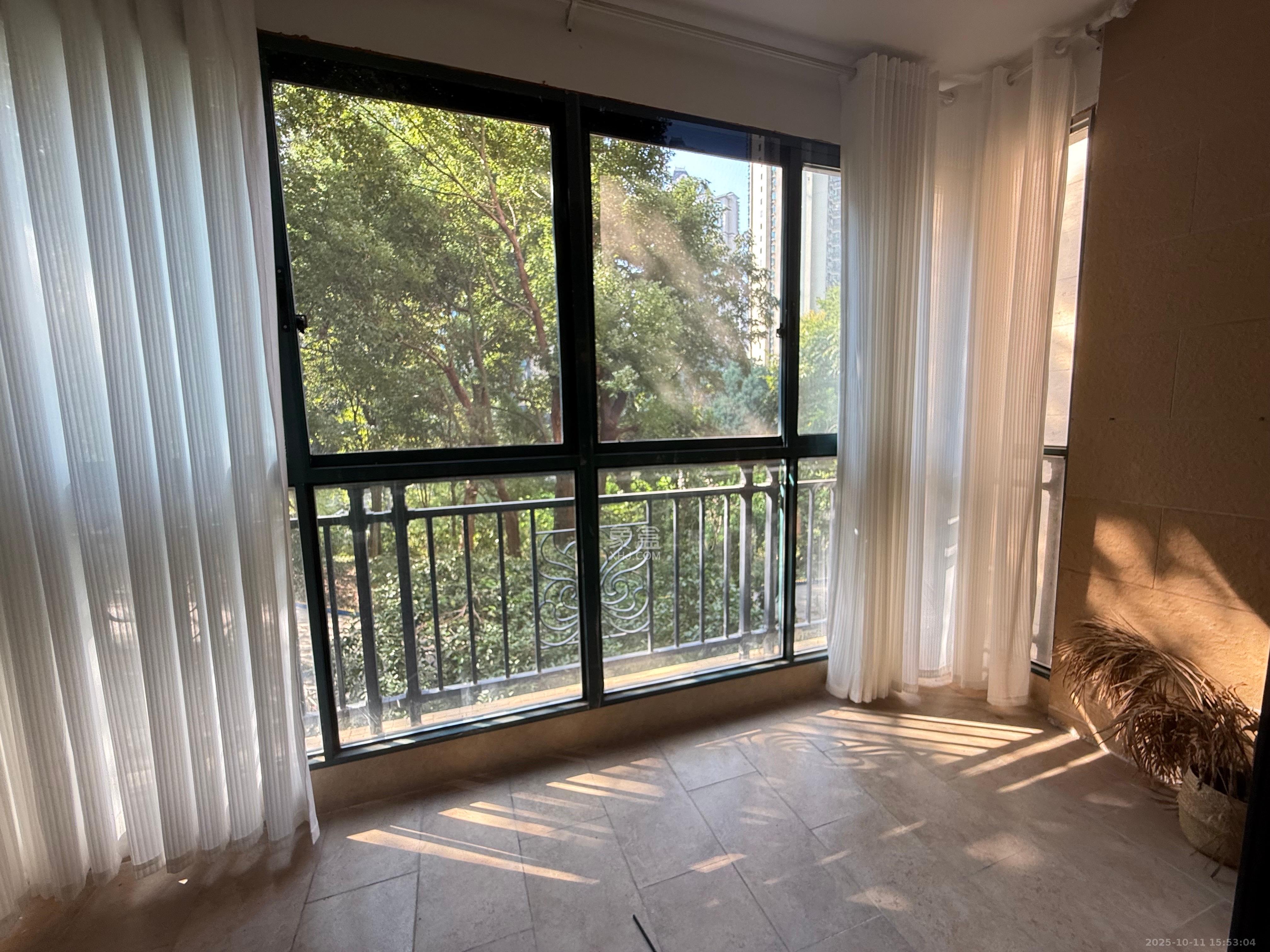 恒大翡翠华庭  3室2厅2卫    2300.0元/月室内图