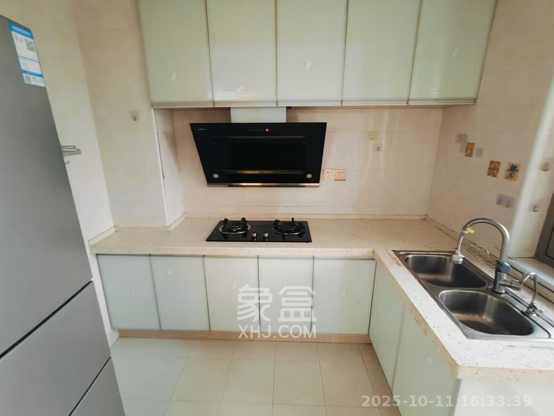 怡海星城  3室2厅2卫    2000.0元/月室内图