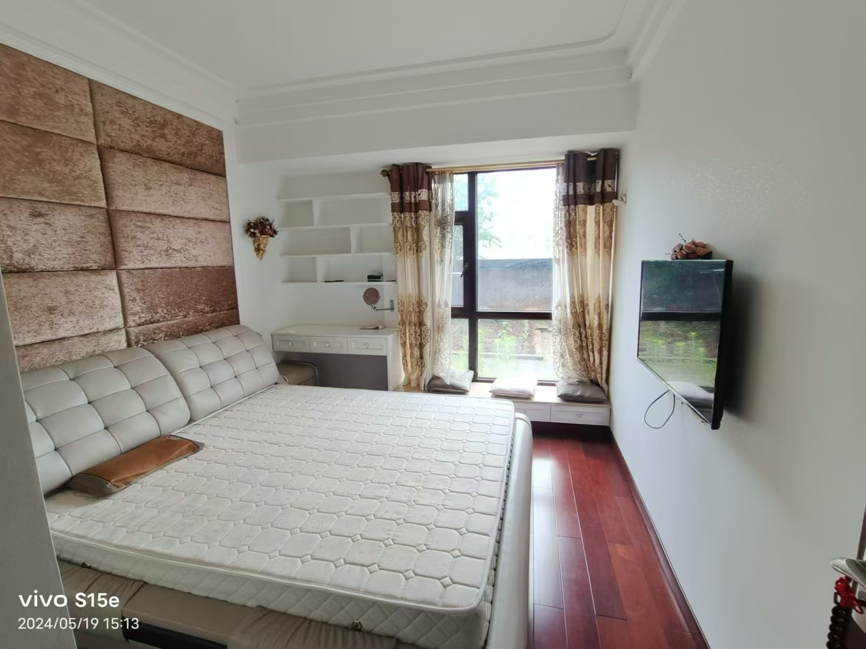 怡河园 4室2厅2卫 3500.0元/月 怡河园 4室2厅2卫 3500.0元/月室内图