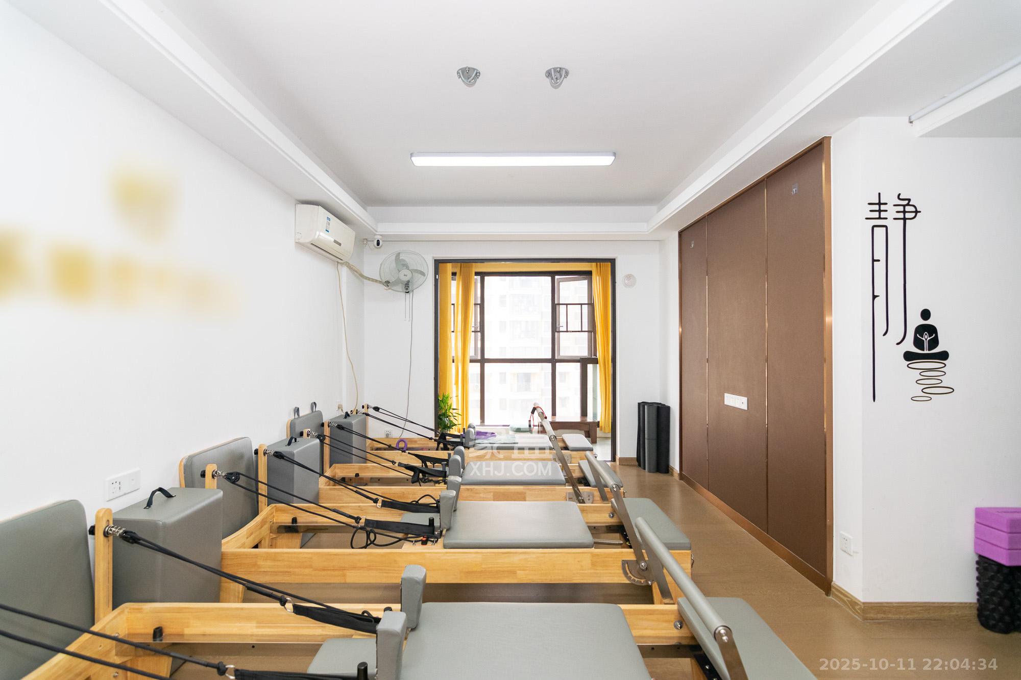 美的翰城  3室2厅1卫    68.0万客厅