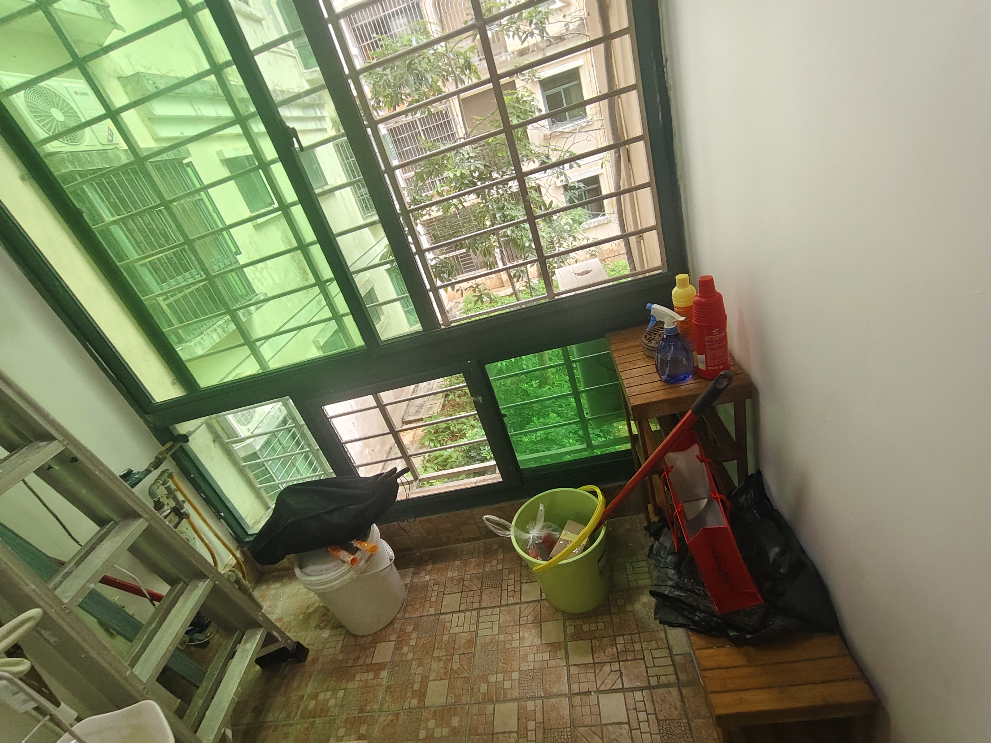 现代花园一期  2室2厅1卫    120.0万客厅