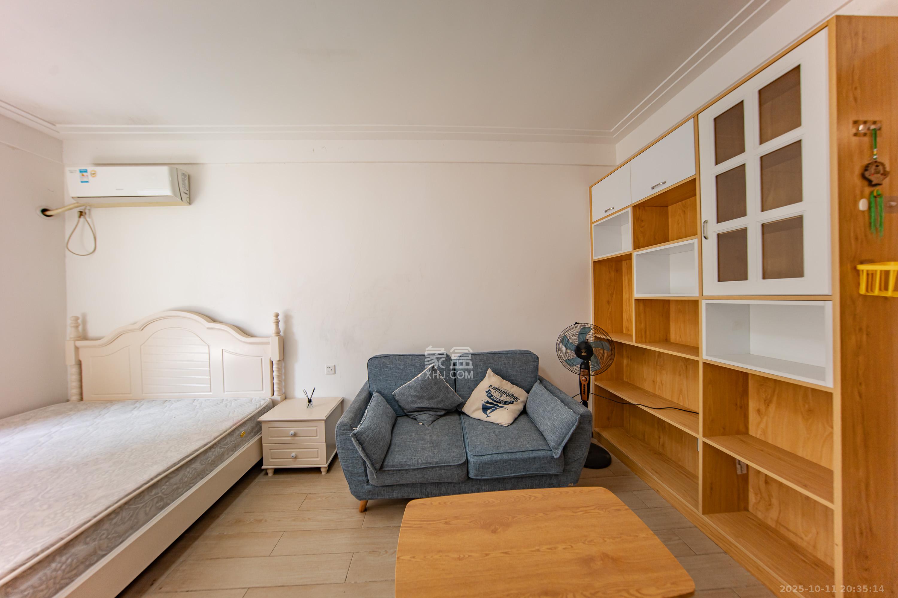 中海国际二期  1室1厅1卫    19.8万客厅