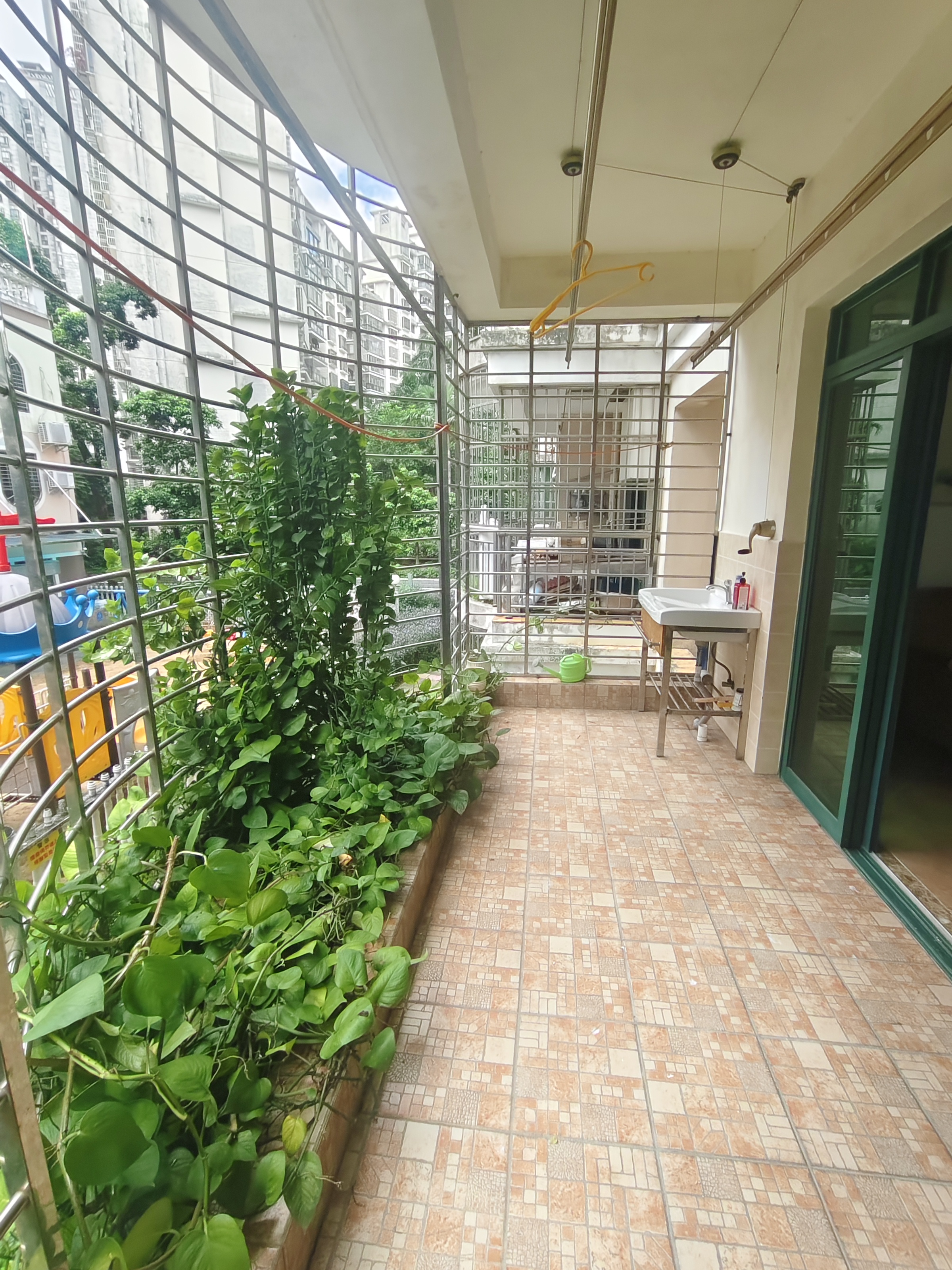 现代花园一期 2室2厅1卫 120.0万 现代花园一期 2室2厅1卫 120.0万客厅