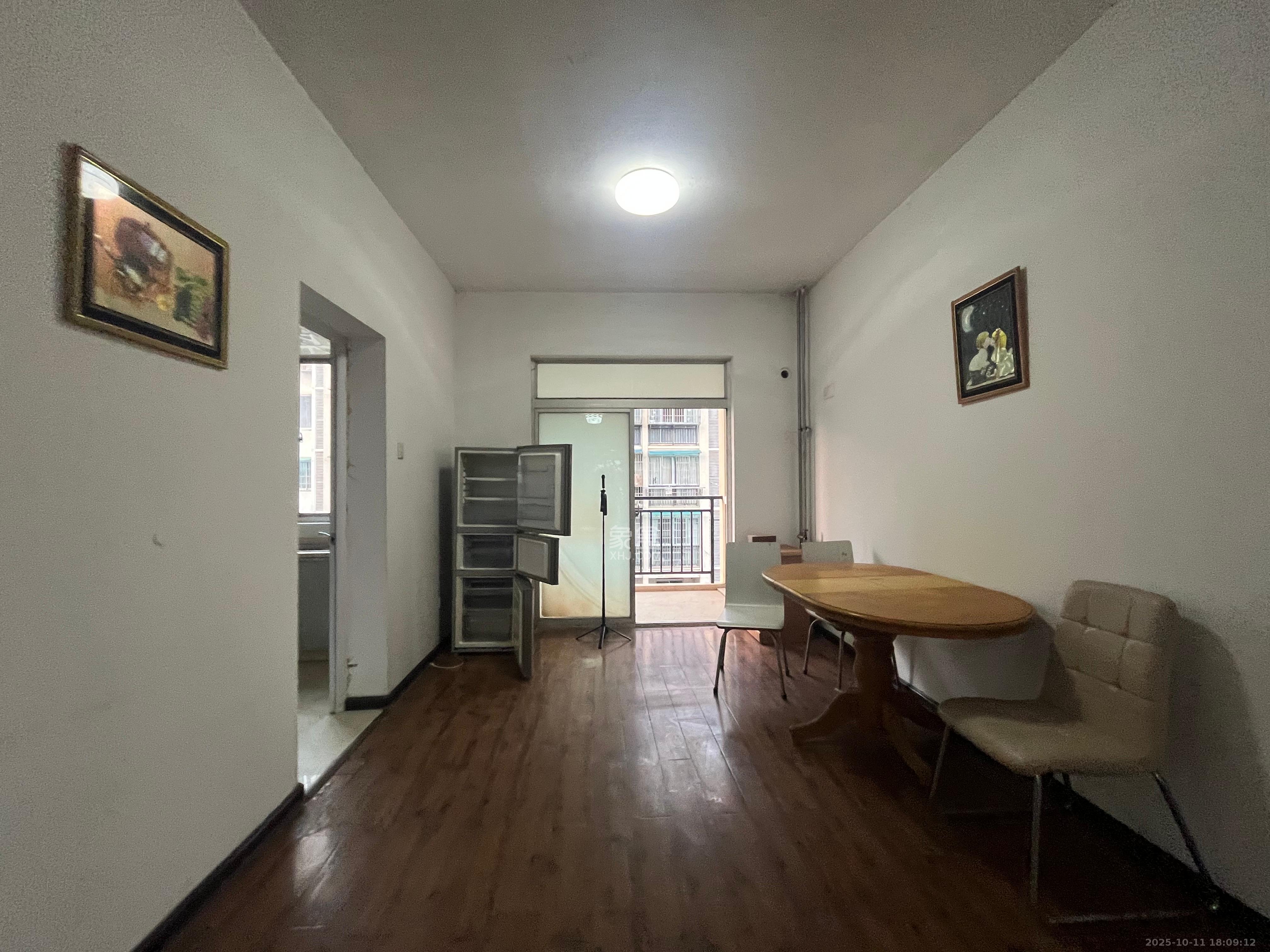 九峰小区（一二三四区）  4室2厅2卫    2400.0元/月室内图