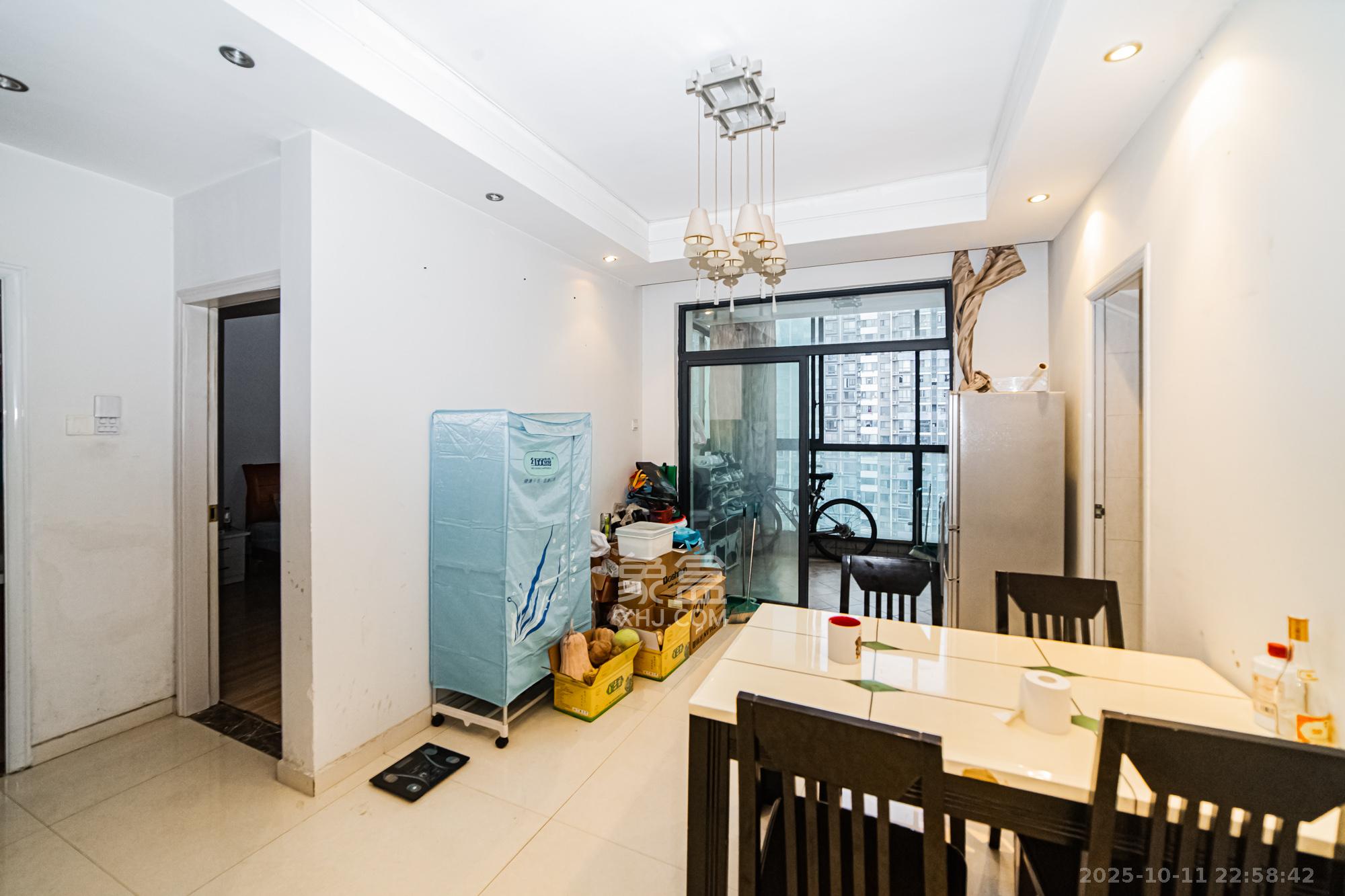 湘江世纪城咏江苑 3室2厅2卫 95.0万 湘江世纪城咏江苑 3室2厅2卫 95.0万客厅