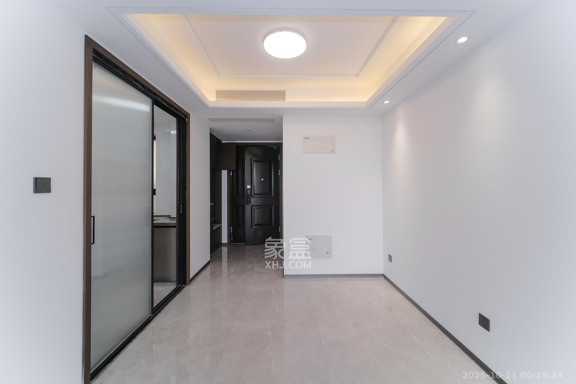 荣盛锦绣学府  3室2厅2卫    89.8万客厅