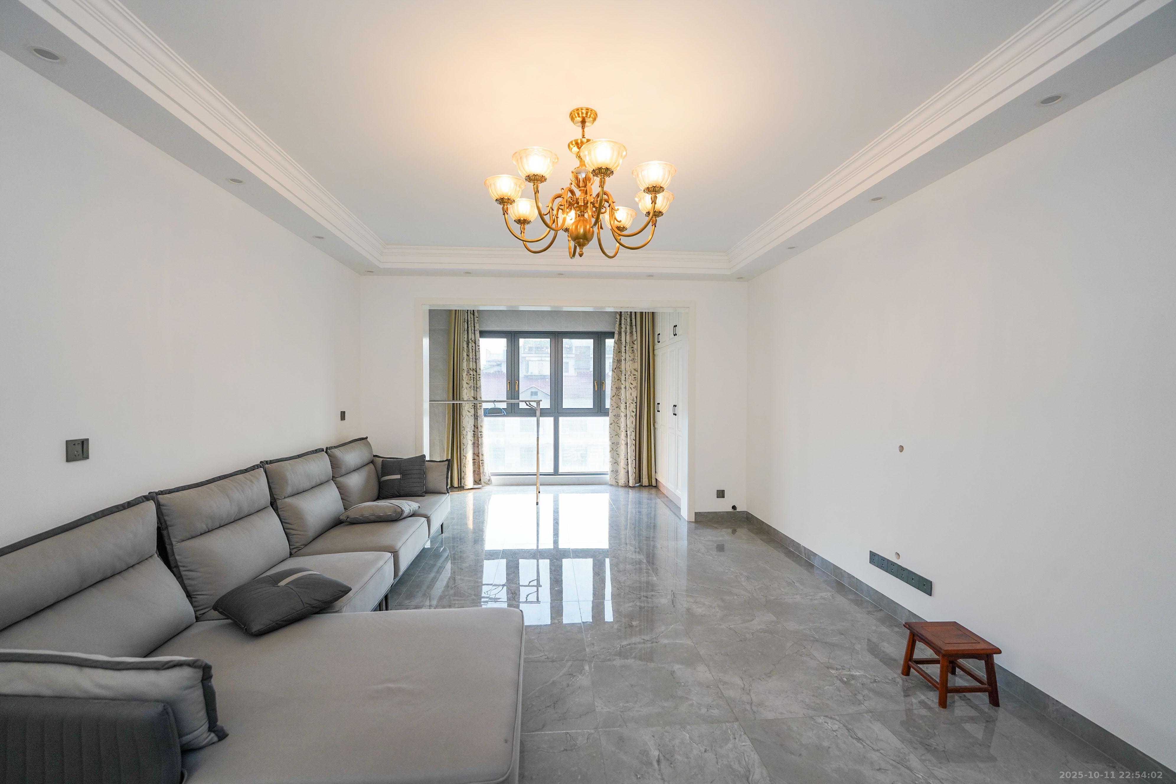 和美星城 3室2厅2卫 102.0万 和美星城 3室2厅2卫 102.0万客厅