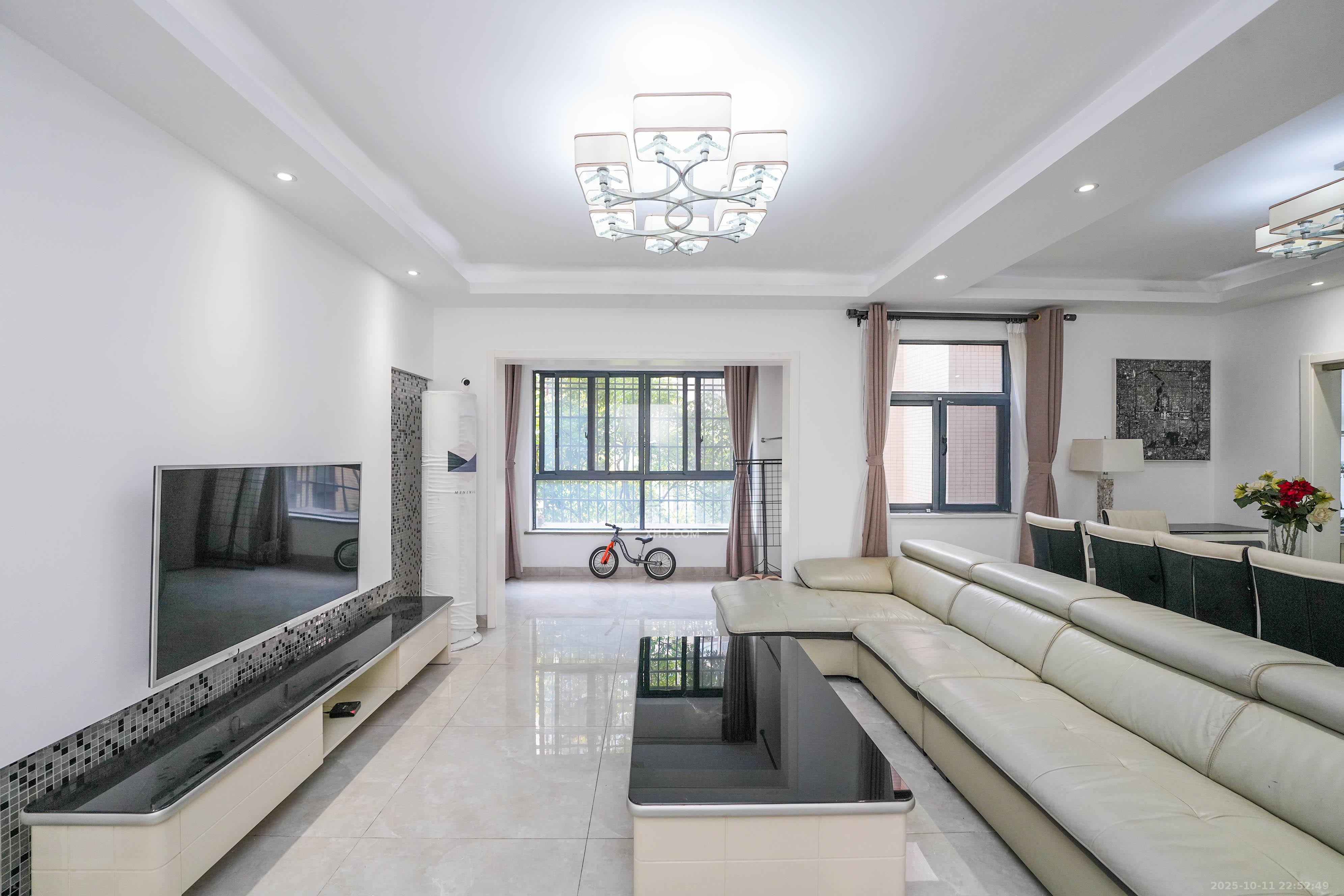 五矿紫湖香醍  3室2厅2卫    85.0万客厅