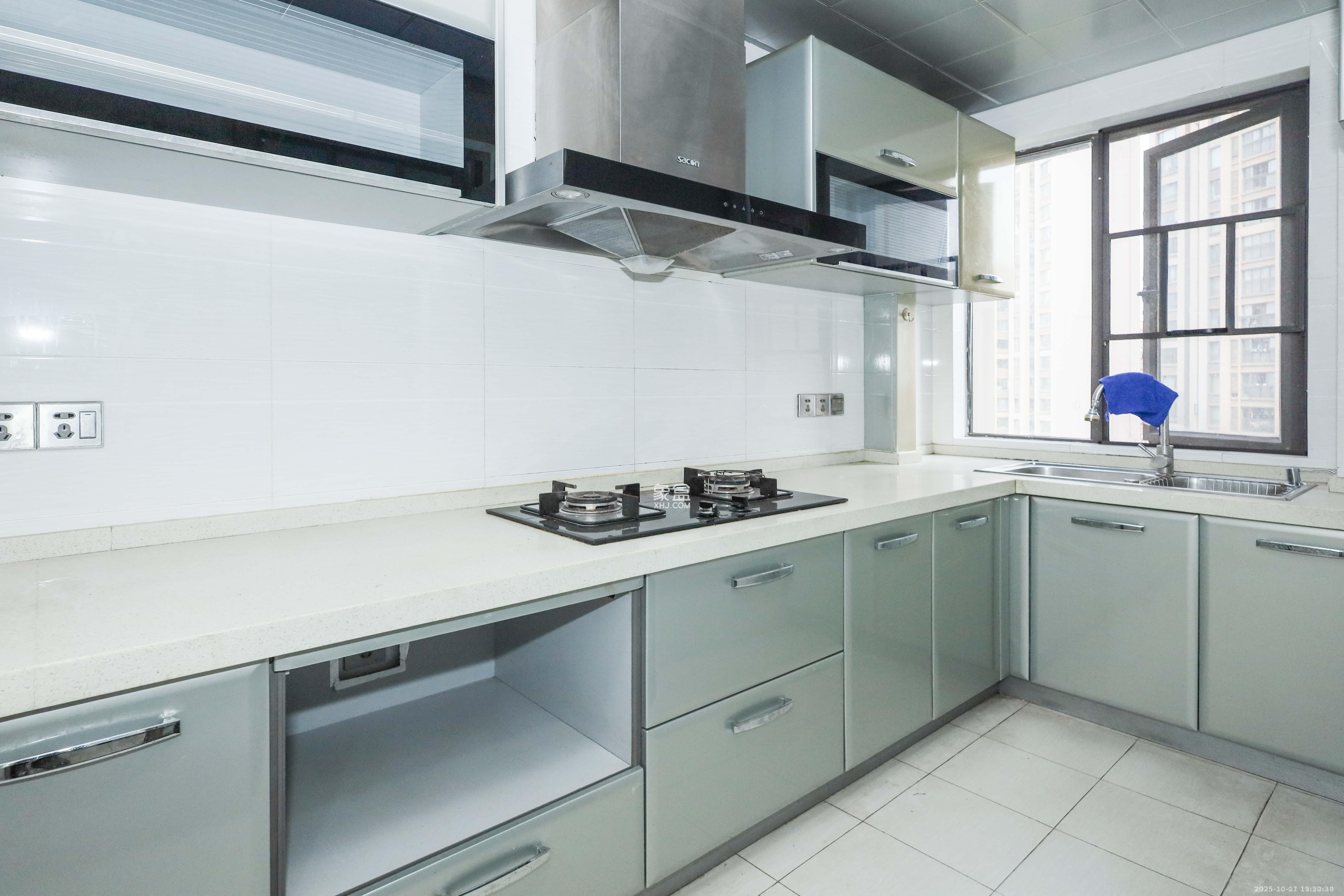 旭辉御府  3室2厅2卫    2400.0元/月 旭辉御府  3室2厅2卫    2400.0元/月室内图