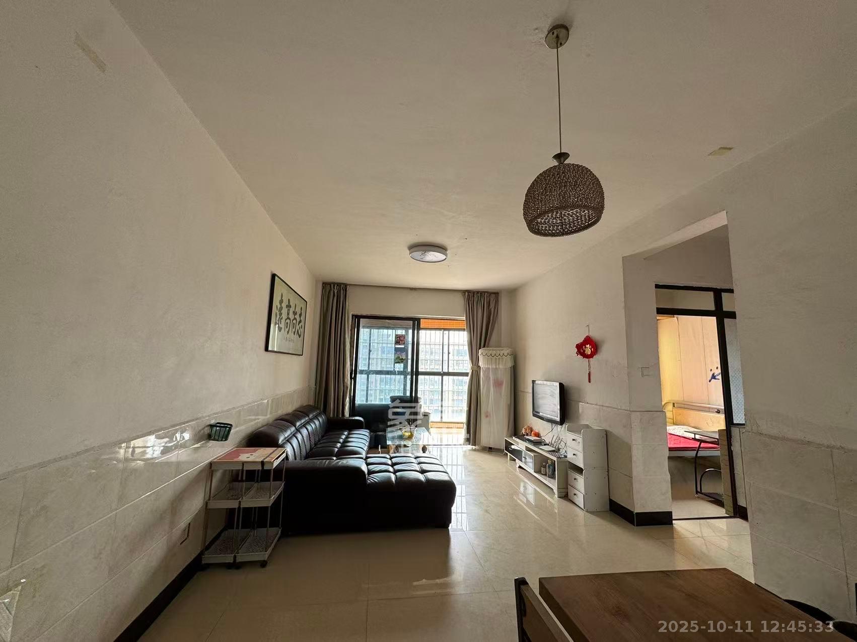 康斯丹郡(融程领秀佳园)  3室2厅1卫    1800.0元/月 康斯丹郡(融程领秀佳园)  3室2厅1卫    1800.0元/月室内图