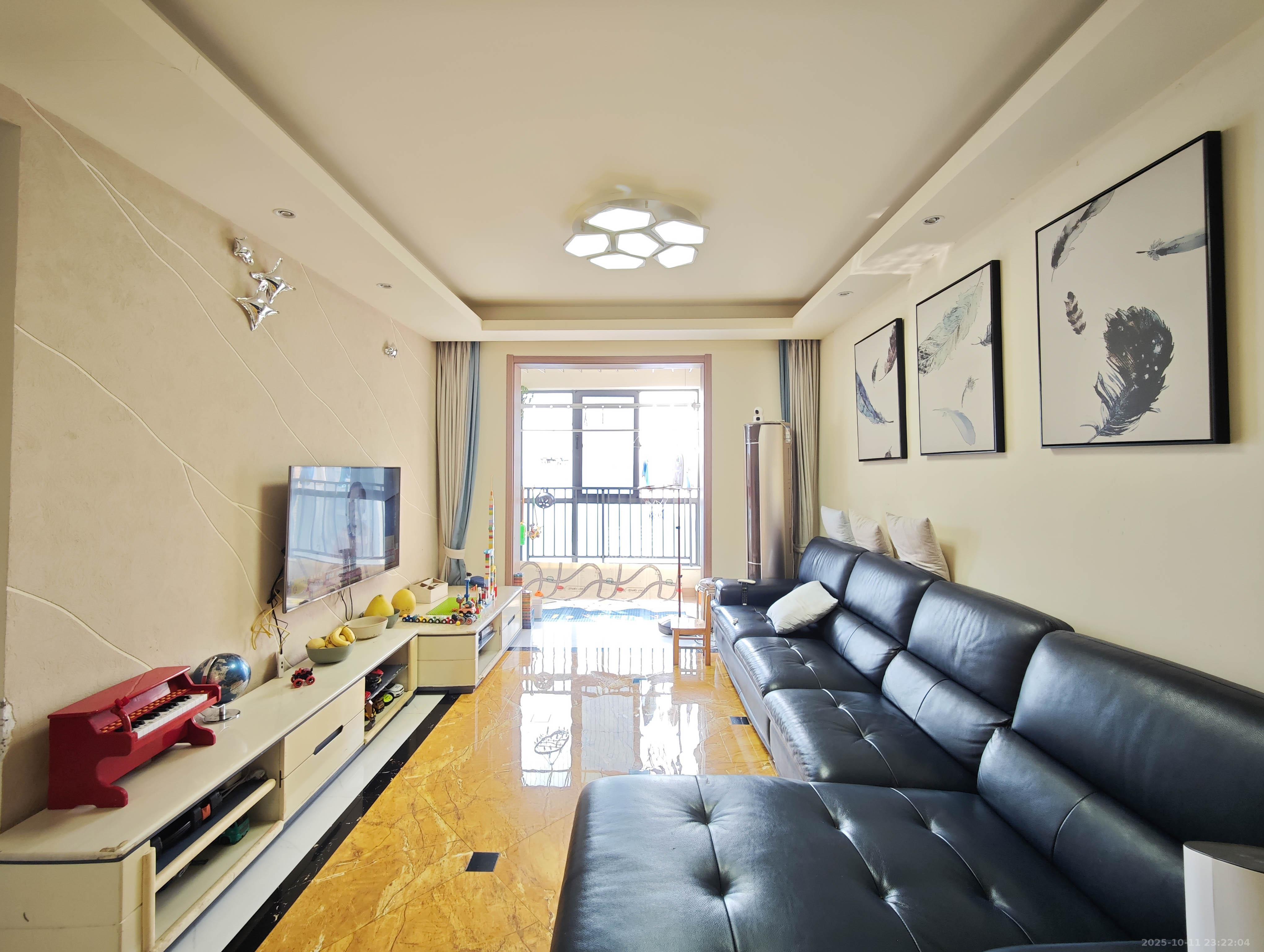 碧桂园南城首府(东宸林海) 3室1厅2卫 85.0万 碧桂园南城首府(东宸林海) 3室1厅2卫 85.0万客厅