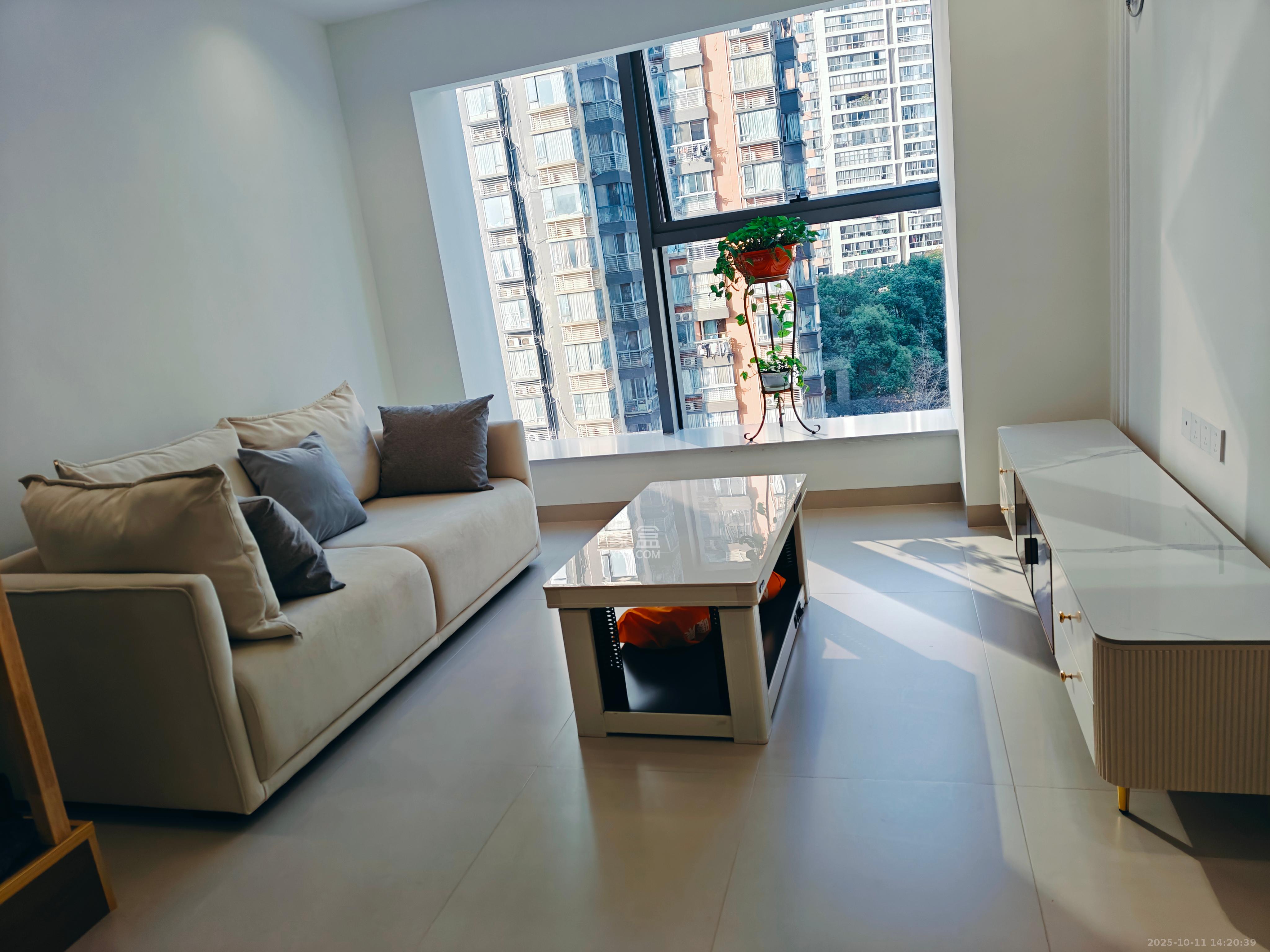 君悦新天地  2室1厅1卫    2500.0元/月 君悦新天地  2室1厅1卫    2500.0元/月