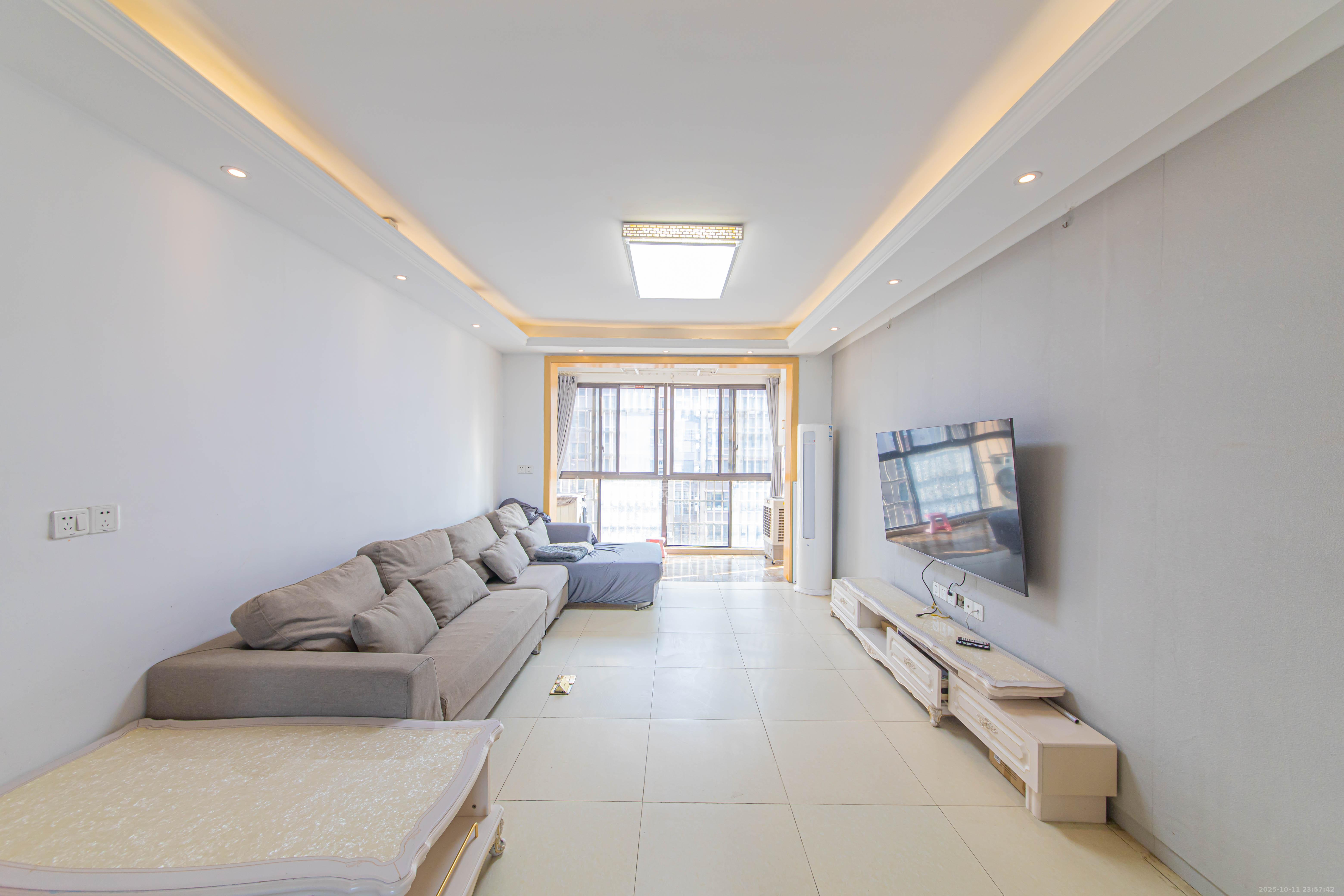 长城水郡 3室2厅1卫 89.0万 长城水郡 3室2厅1卫 89.0万客厅