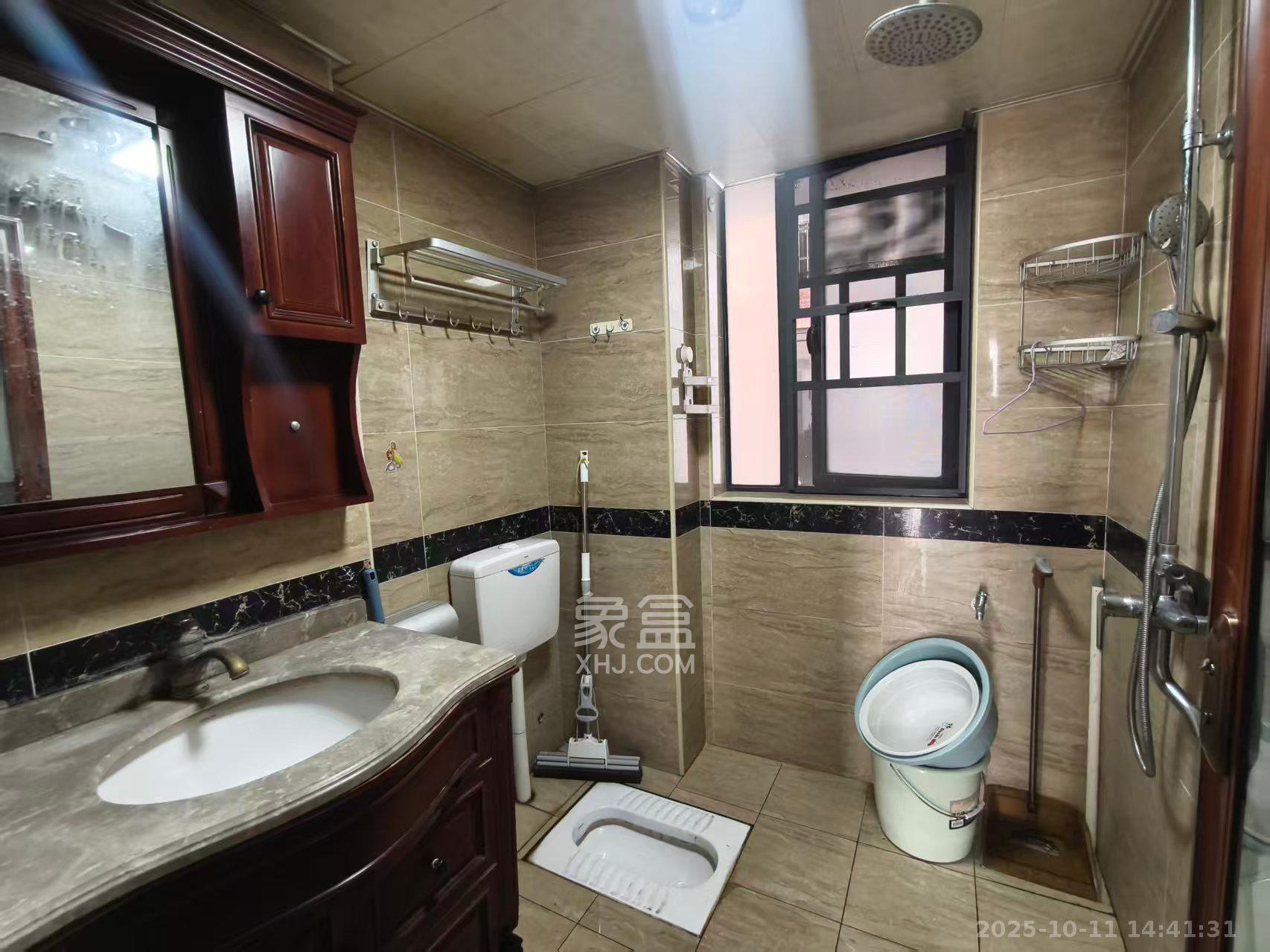 盛地尊域  4室2厅2卫    1900.0元/月室内图