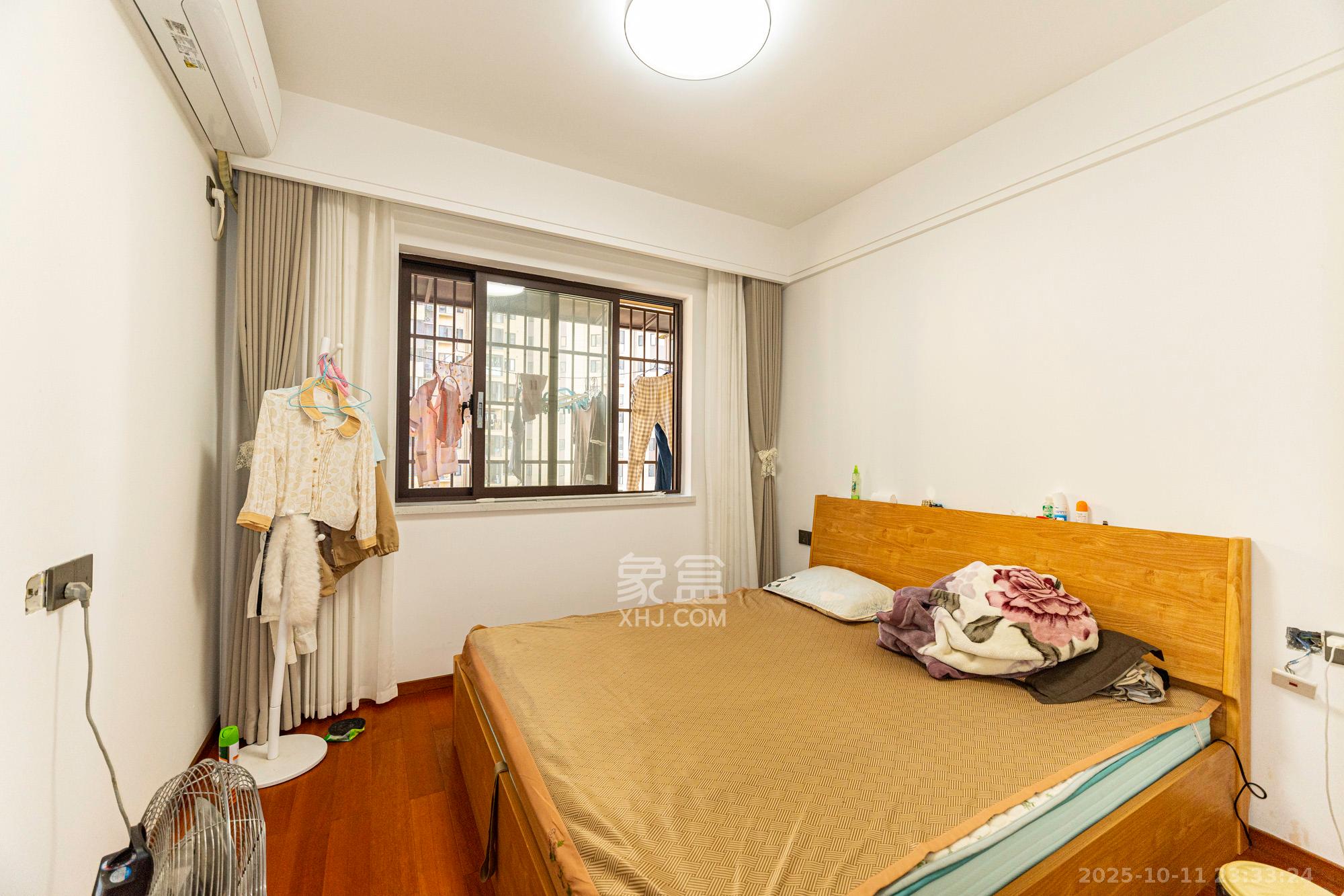 保利香槟国际 4室2厅2卫 130.0万 保利香槟国际 4室2厅2卫 130.0万卧室