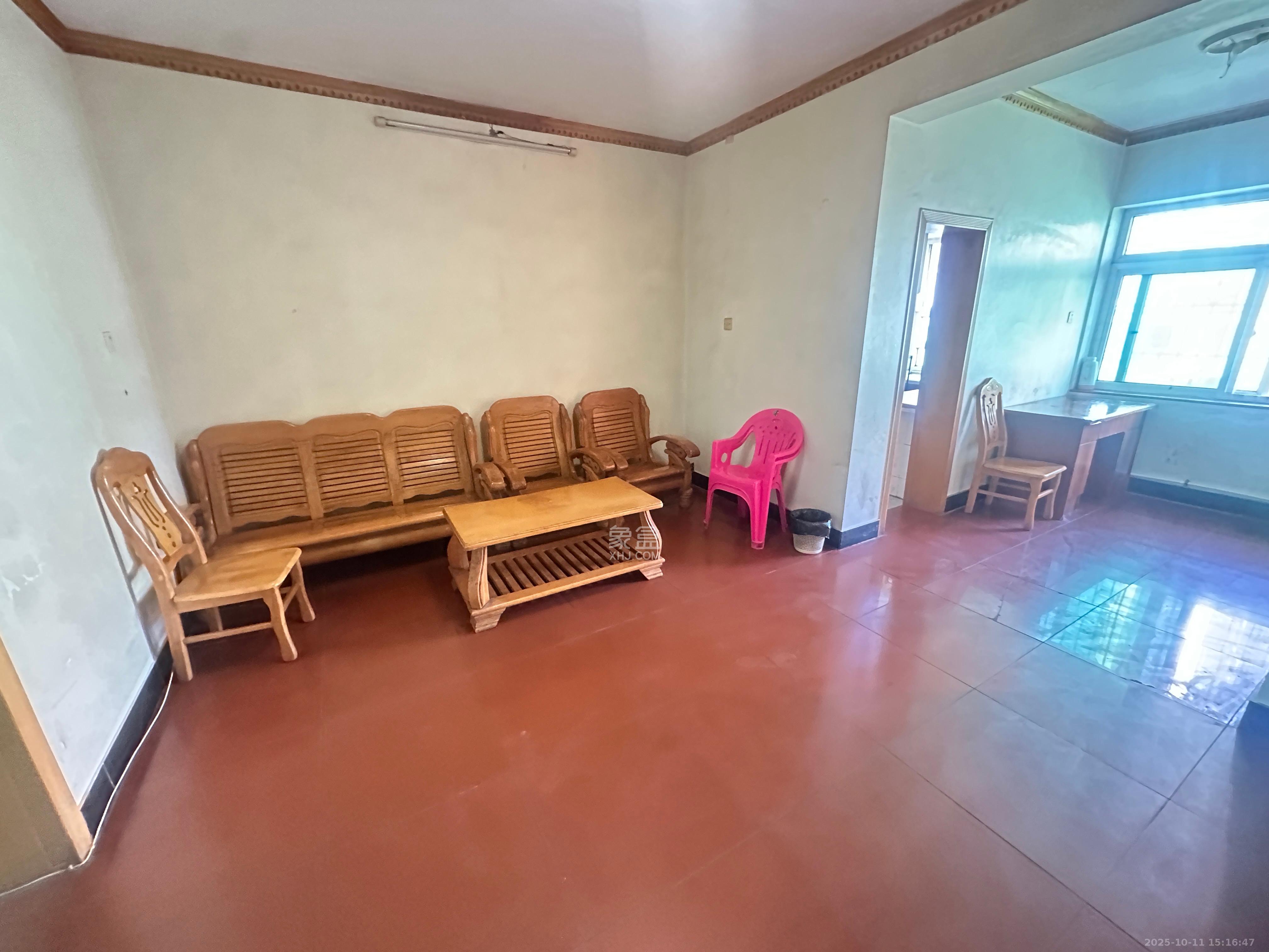 南湖路水工机械厂宿舍  2室2厅1卫    1200.0元/月