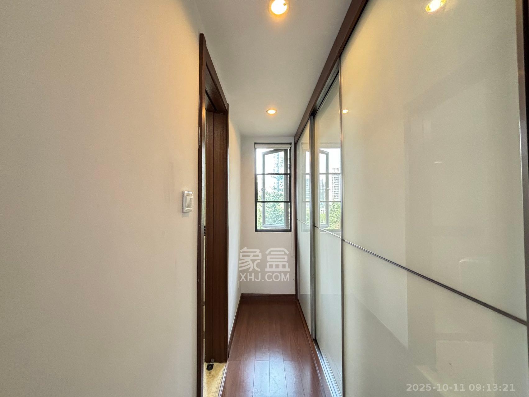 万科城 3室2厅2卫 2500.0元/月 万科城 3室2厅2卫 2500.0元/月室内图