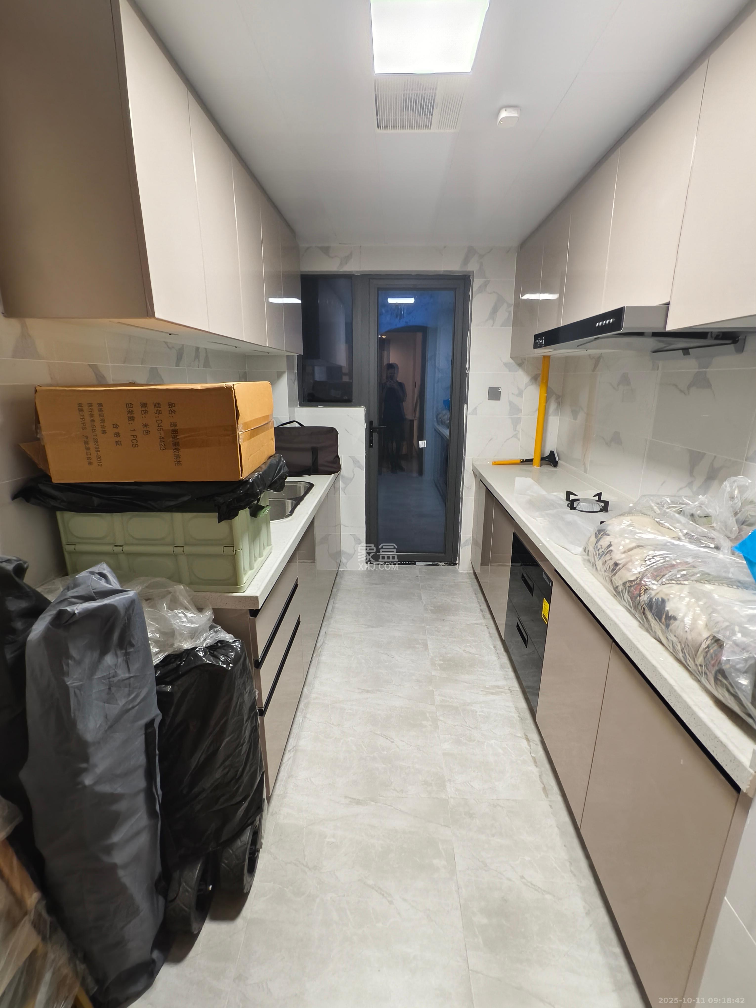 绿地V岛  3室2厅2卫    3500.0元/月 绿地V岛  3室2厅2卫    3500.0元/月室内图