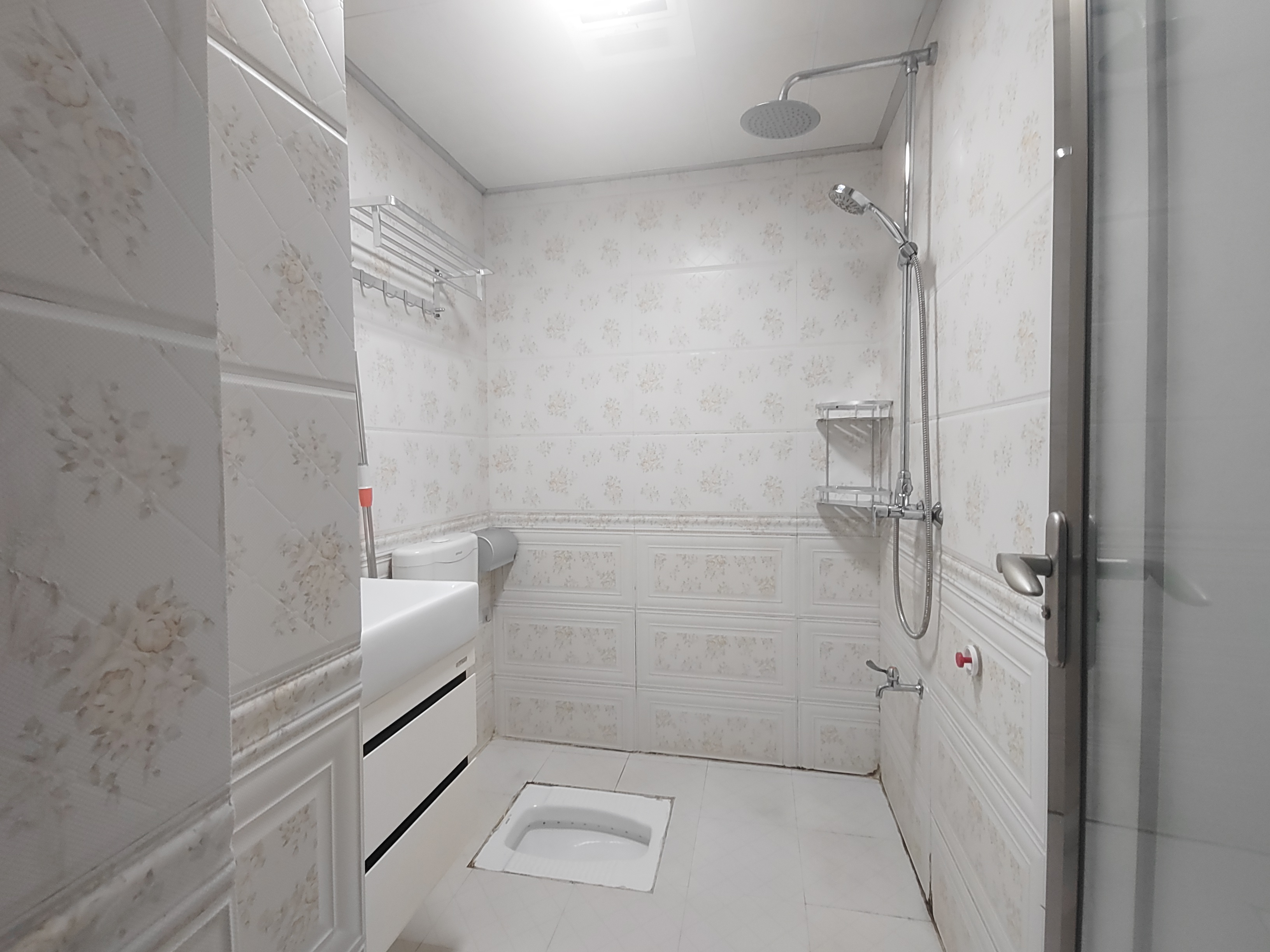 逸臣中央 1室1厅1卫 1500.0元/月 逸臣中央 1室1厅1卫 1500.0元/月室内图