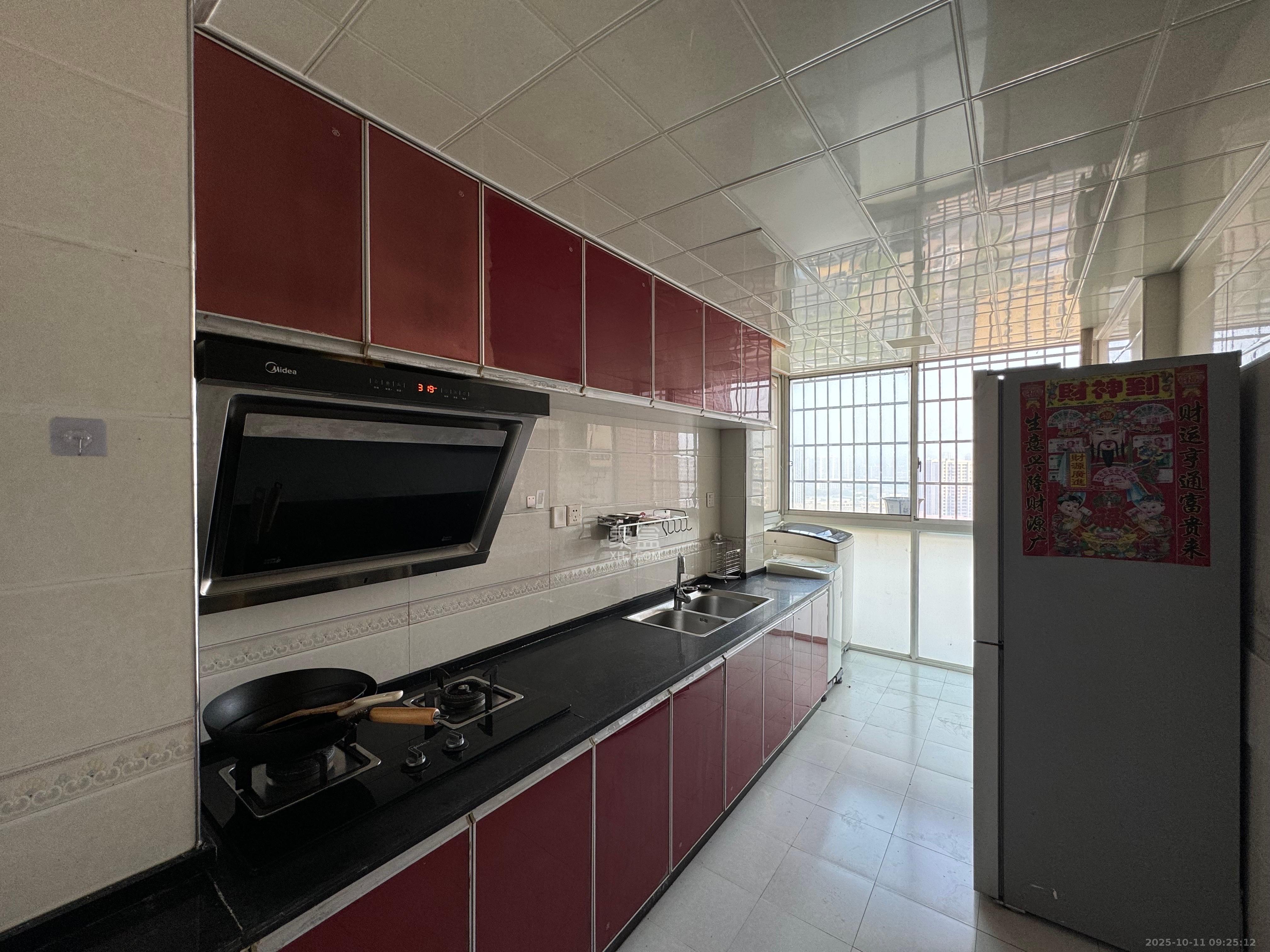 弘欣公寓  3室2厅2卫    2000.0元/月 弘欣公寓  3室2厅2卫    2000.0元/月室内图