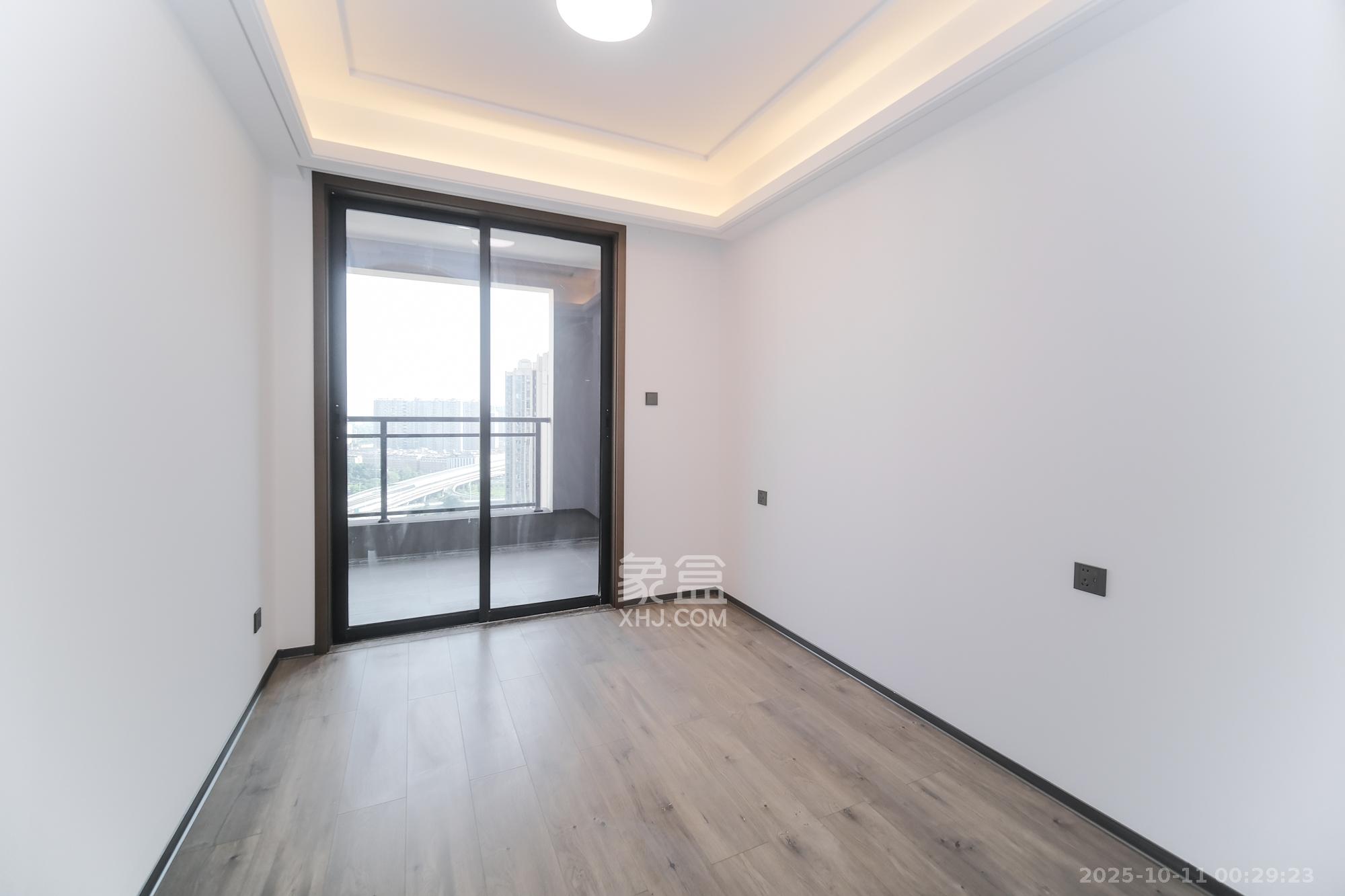 荣盛锦绣学府  3室2厅2卫    89.8万卧室