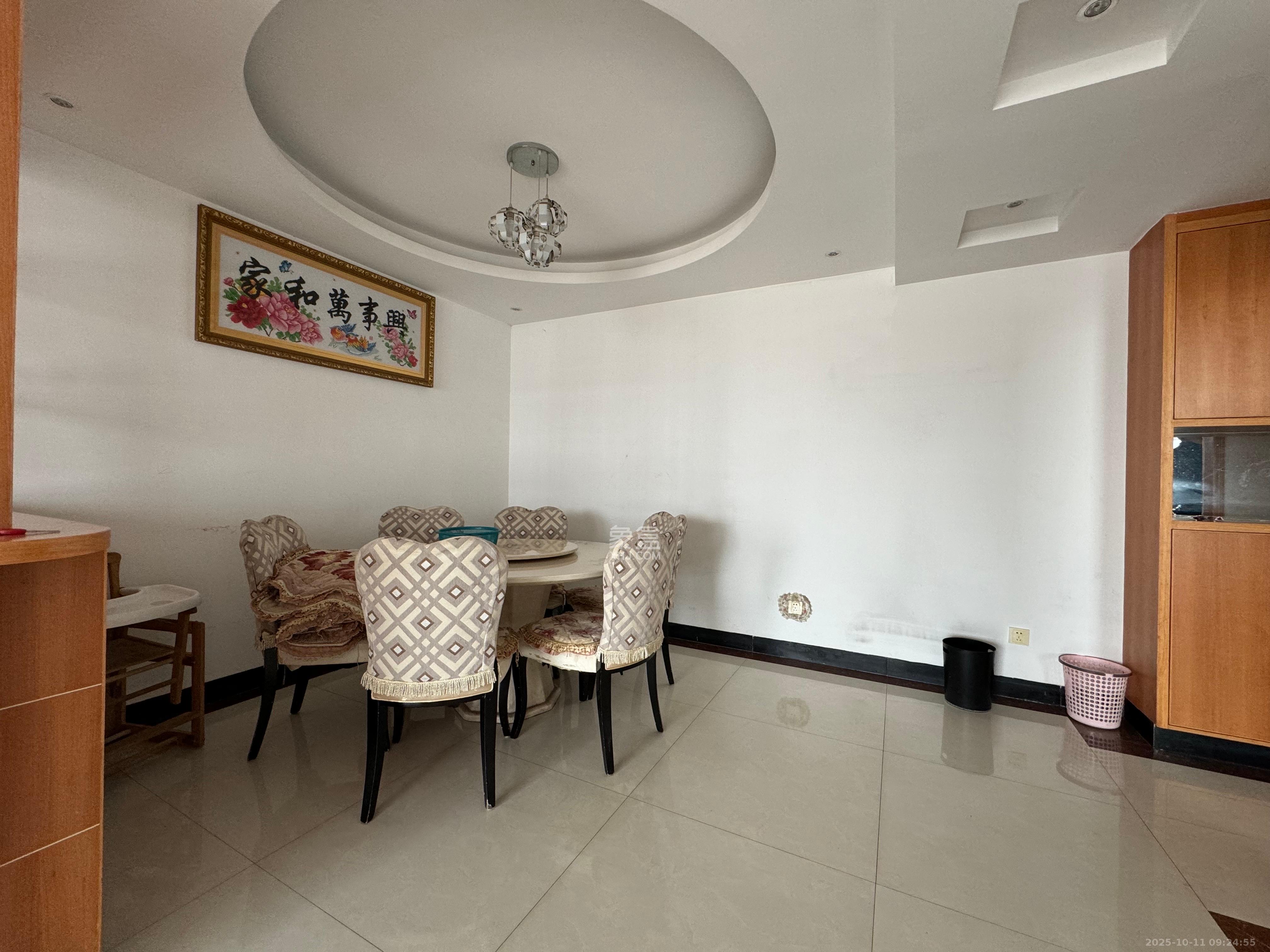 弘欣公寓  3室2厅2卫    2000.0元/月 弘欣公寓  3室2厅2卫    2000.0元/月室内图1