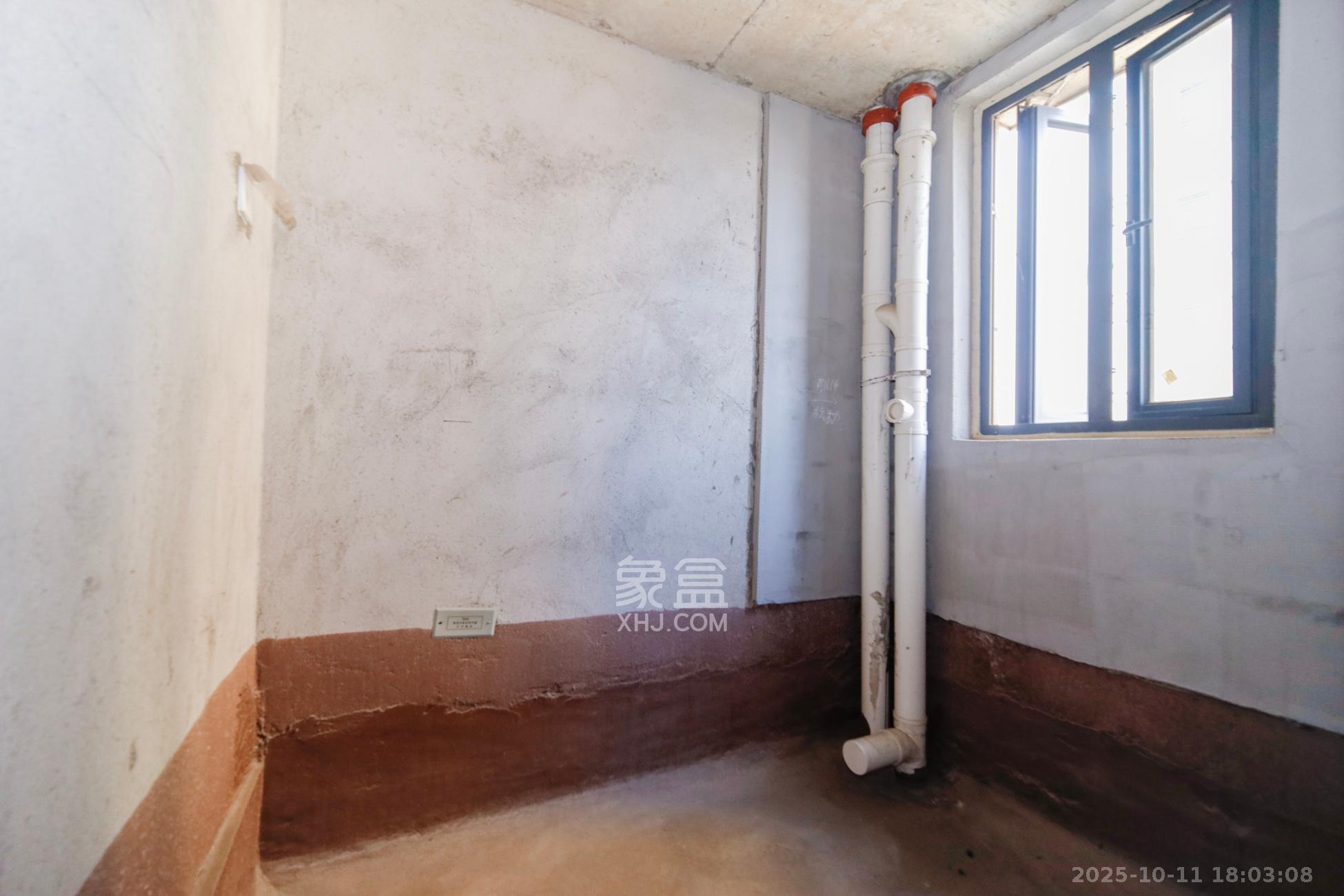 中煤和悦府  4室2厅1卫    170.0万卫生间