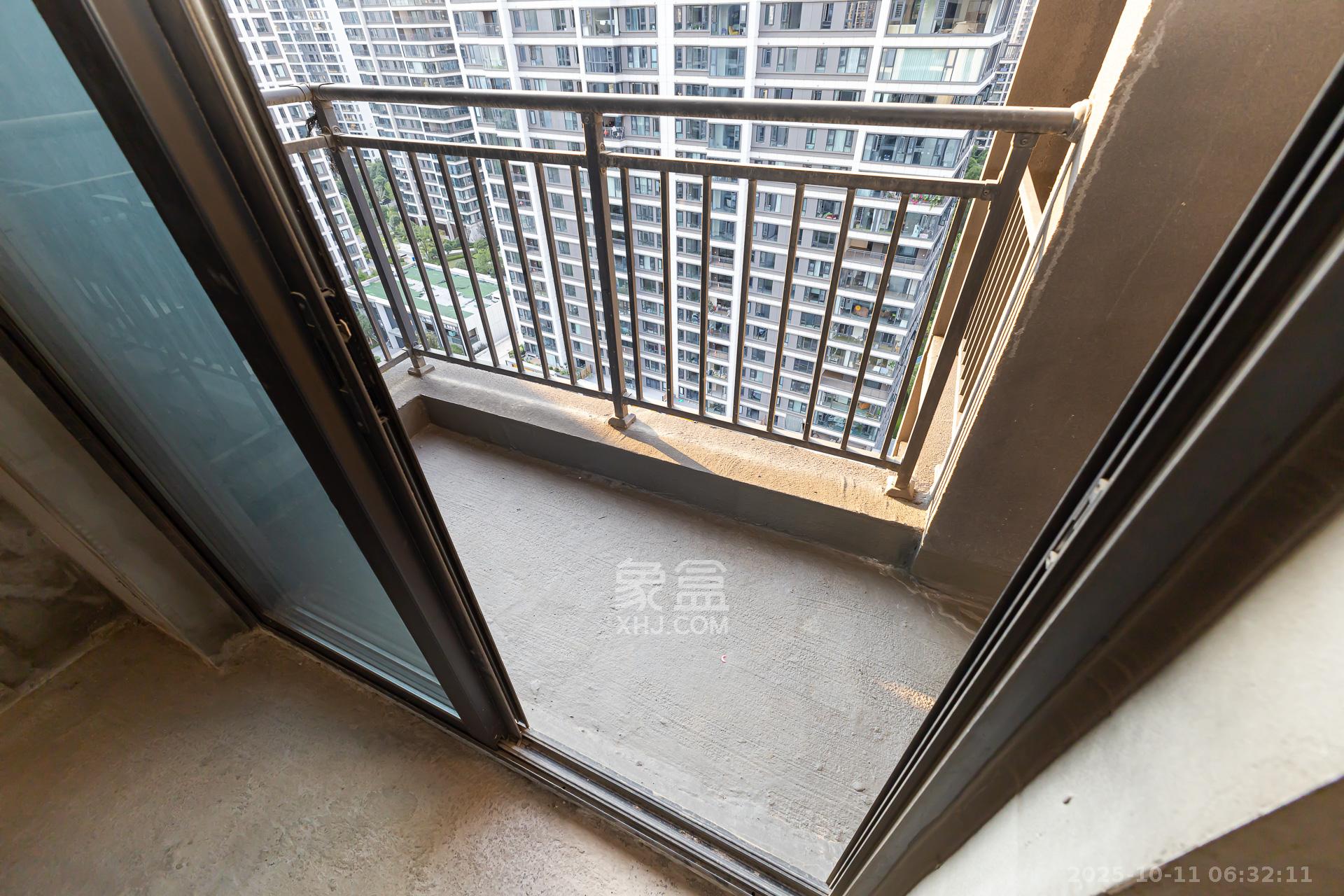 越秀湘江星汇城一期  4室2厅2卫    136.0万阳台