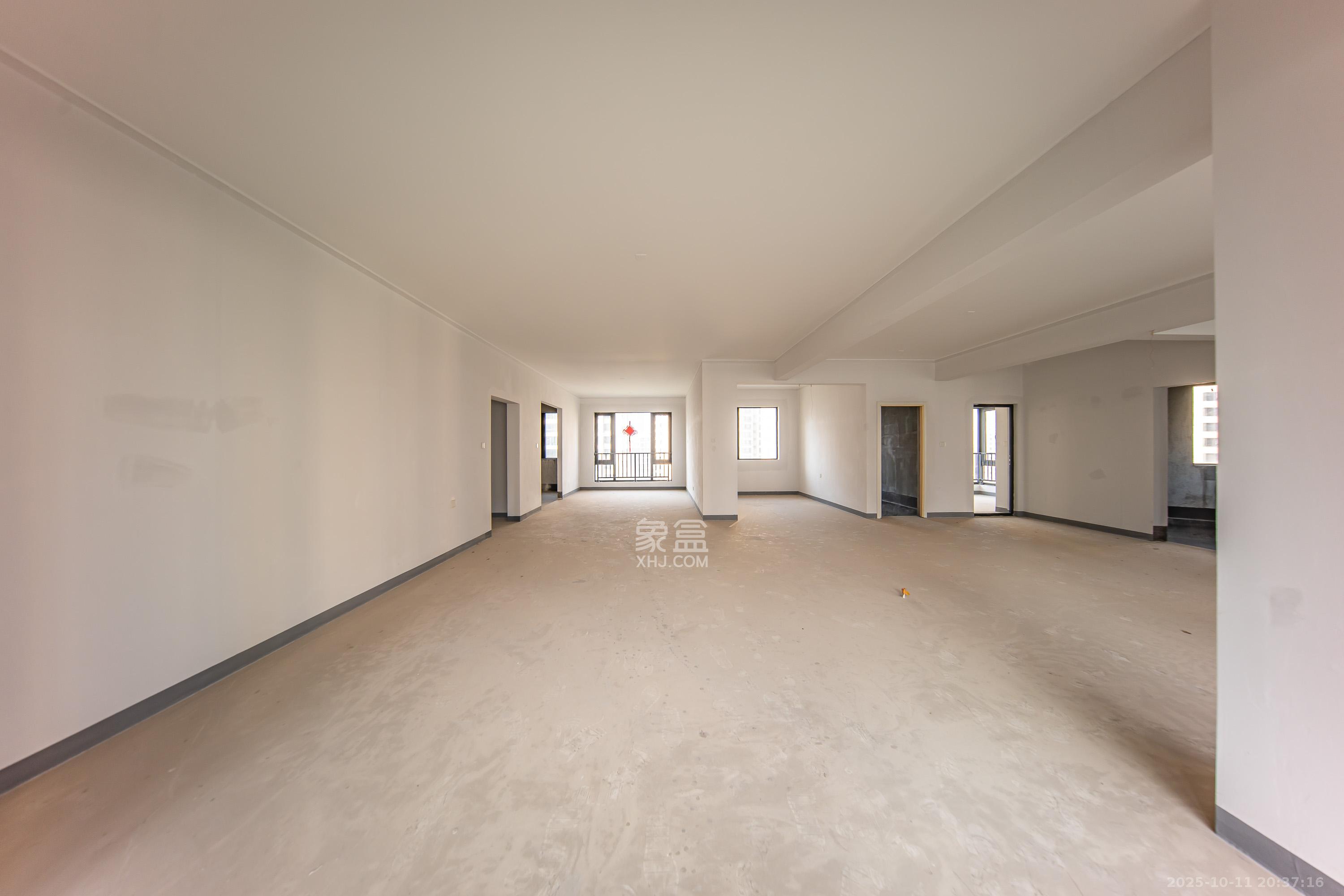 建投象山国际  6室2厅4卫    300.0万 建投象山国际  6室2厅4卫    300.0万客厅