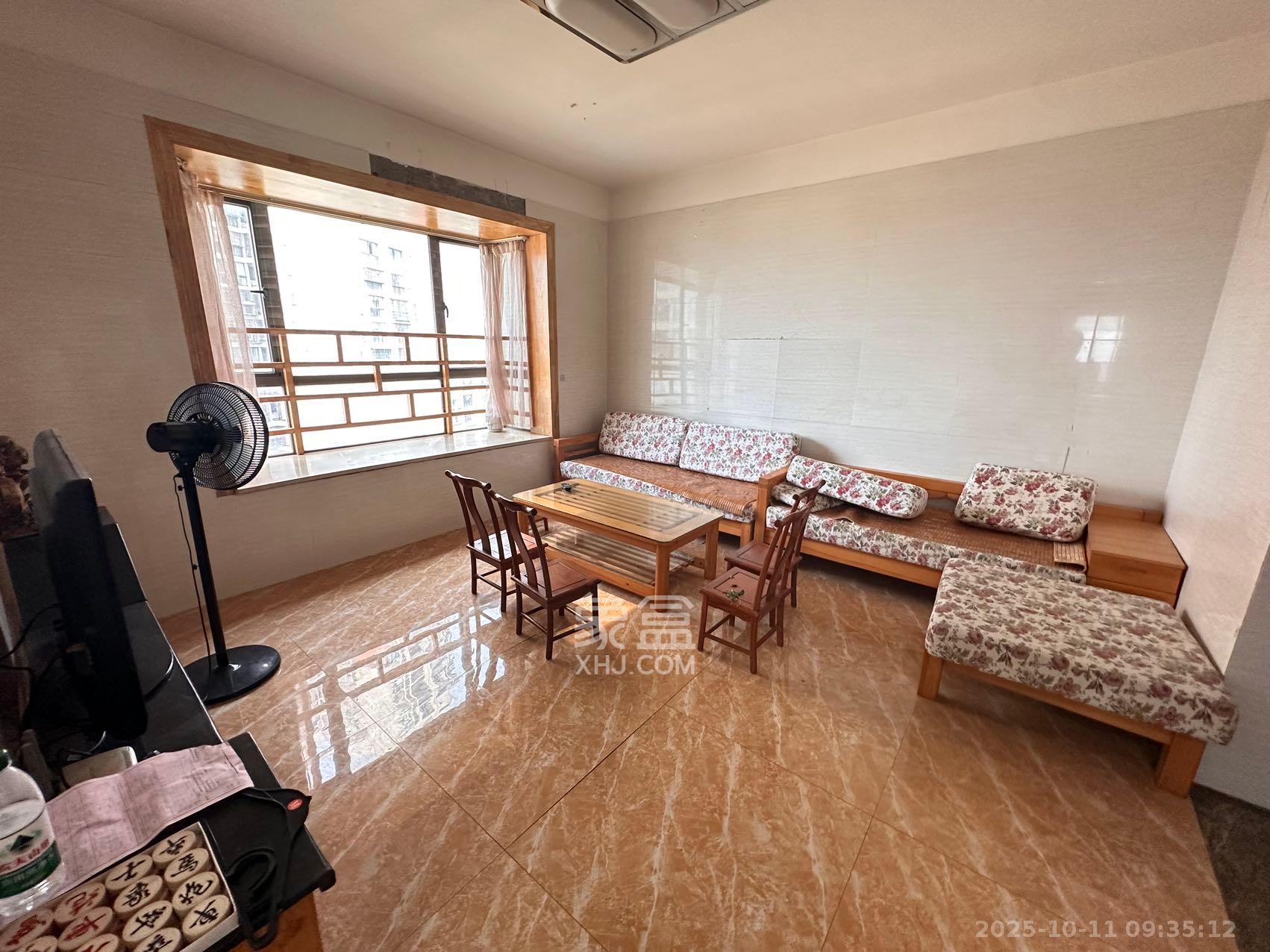 德庆水韵山城  2室1厅1卫    1600.0元/月 德庆水韵山城  2室1厅1卫    1600.0元/月室内图