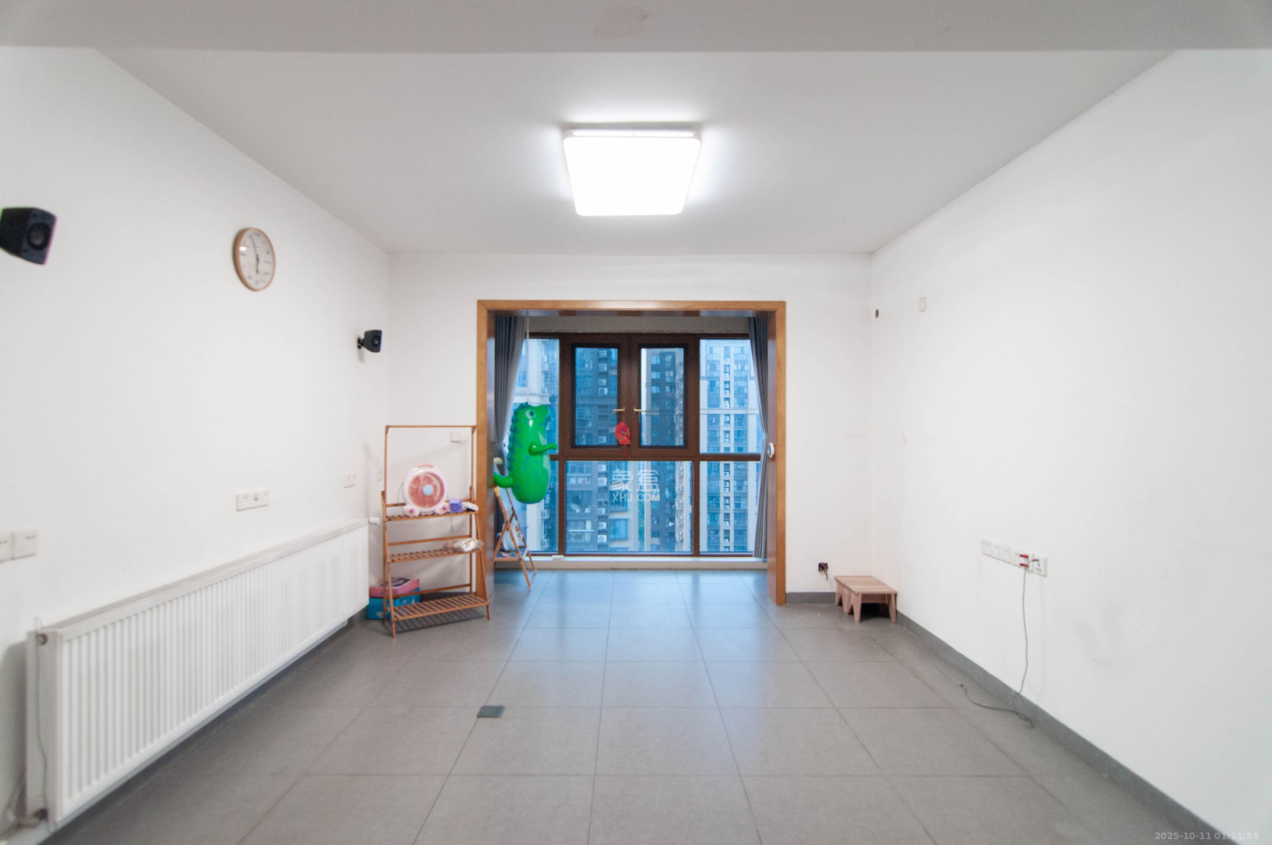 红星紫檀溪苑 4室2厅2卫 108.0万 红星紫檀溪苑 4室2厅2卫 108.0万客厅