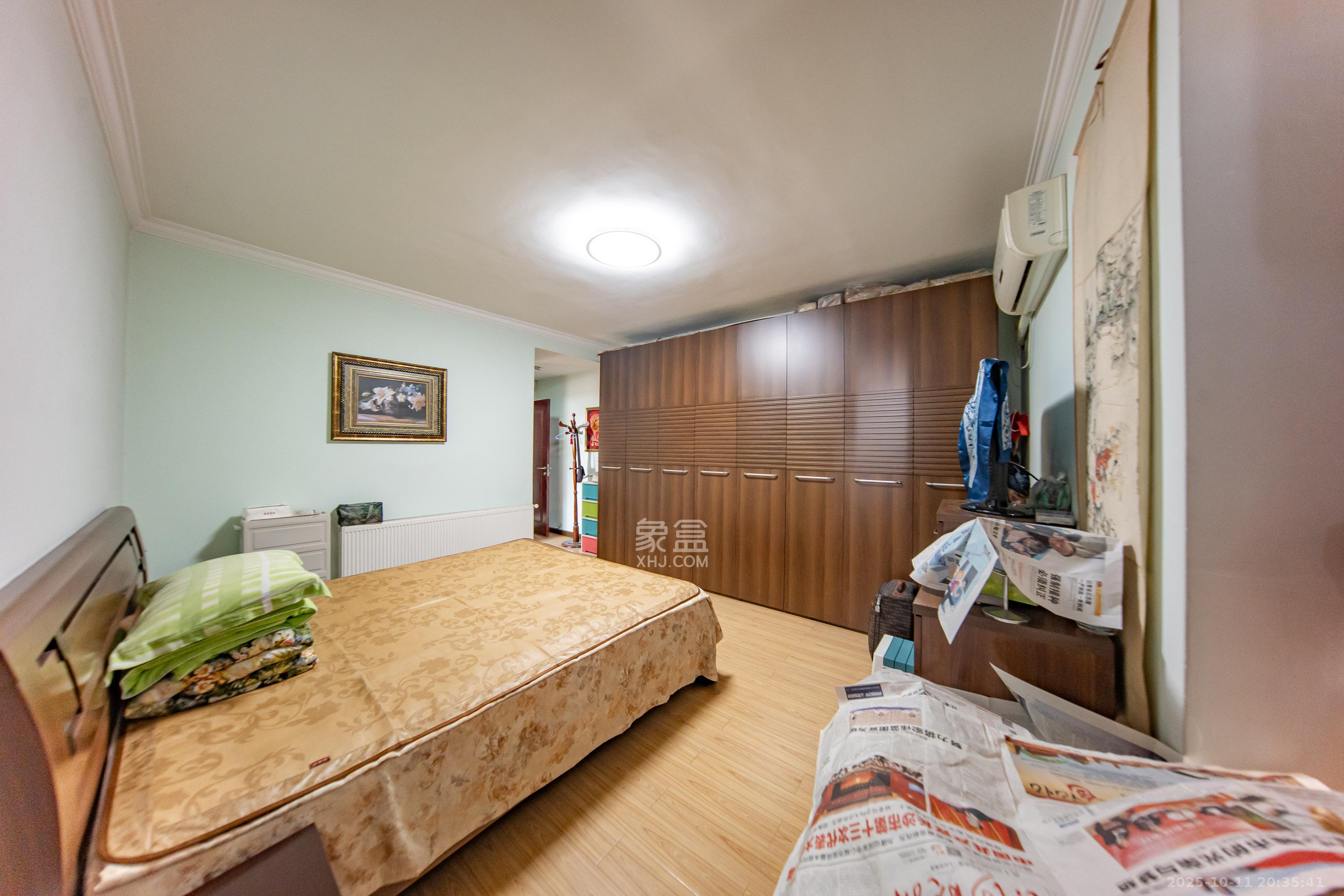 江山帝景雅典  4室2厅2卫    130.0万卧室