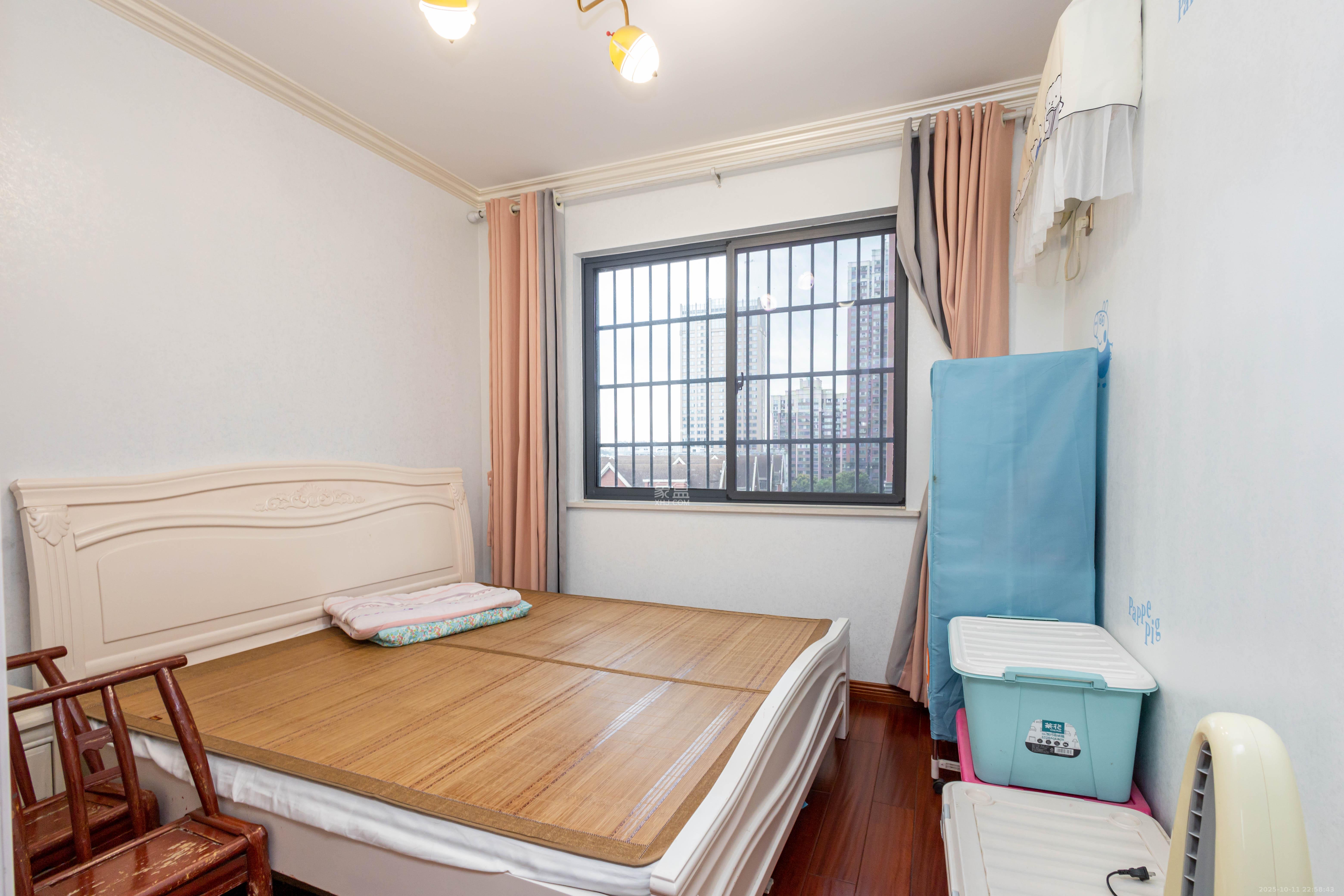 辉宏橄榄城  4室2厅2卫    86.0万卧室