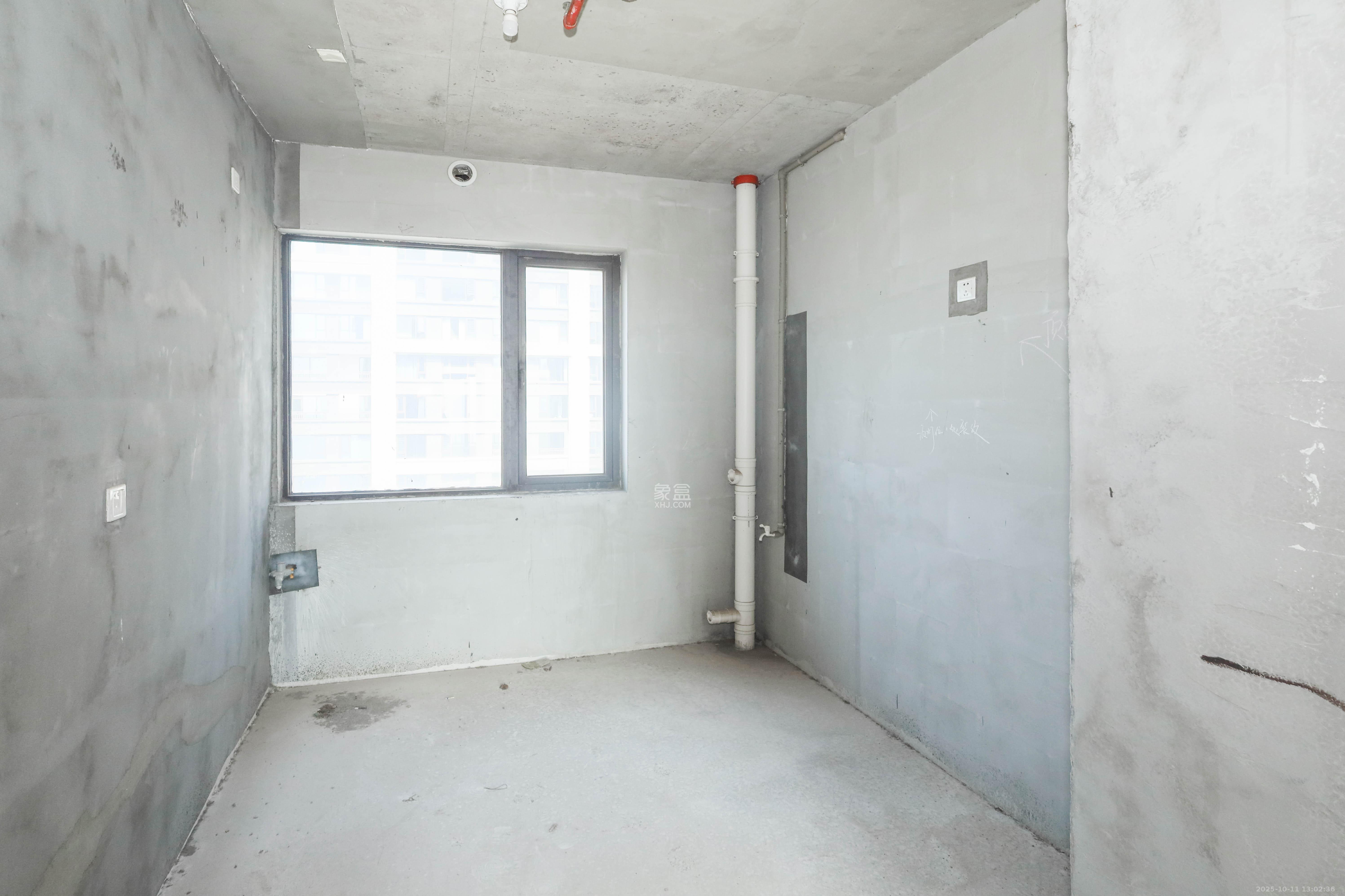 建发央著  4室2厅2卫    205.0万厨房