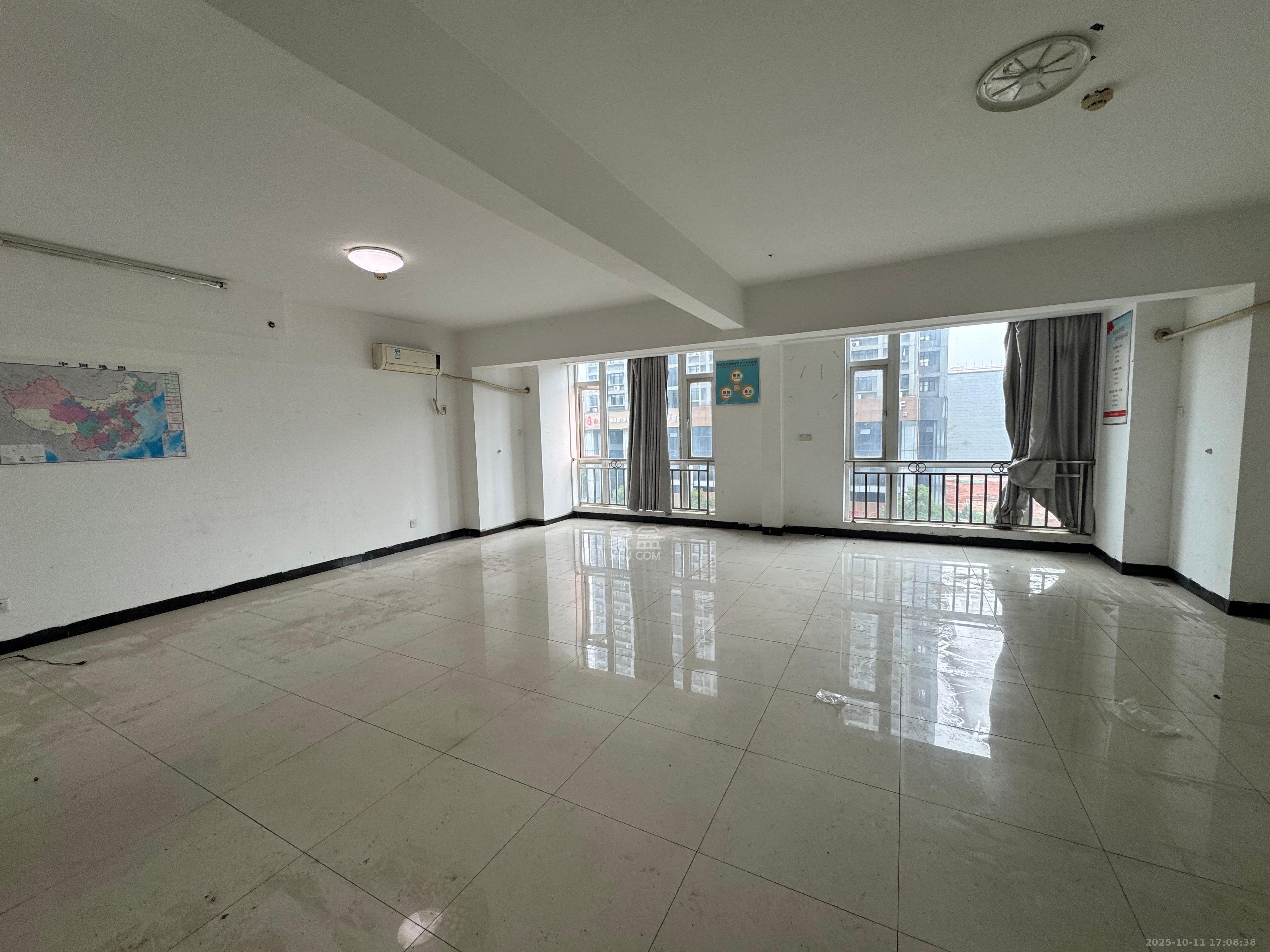 长城华都 1室1厅1卫 2500.0元/月 长城华都 1室1厅1卫 2500.0元/月室内图