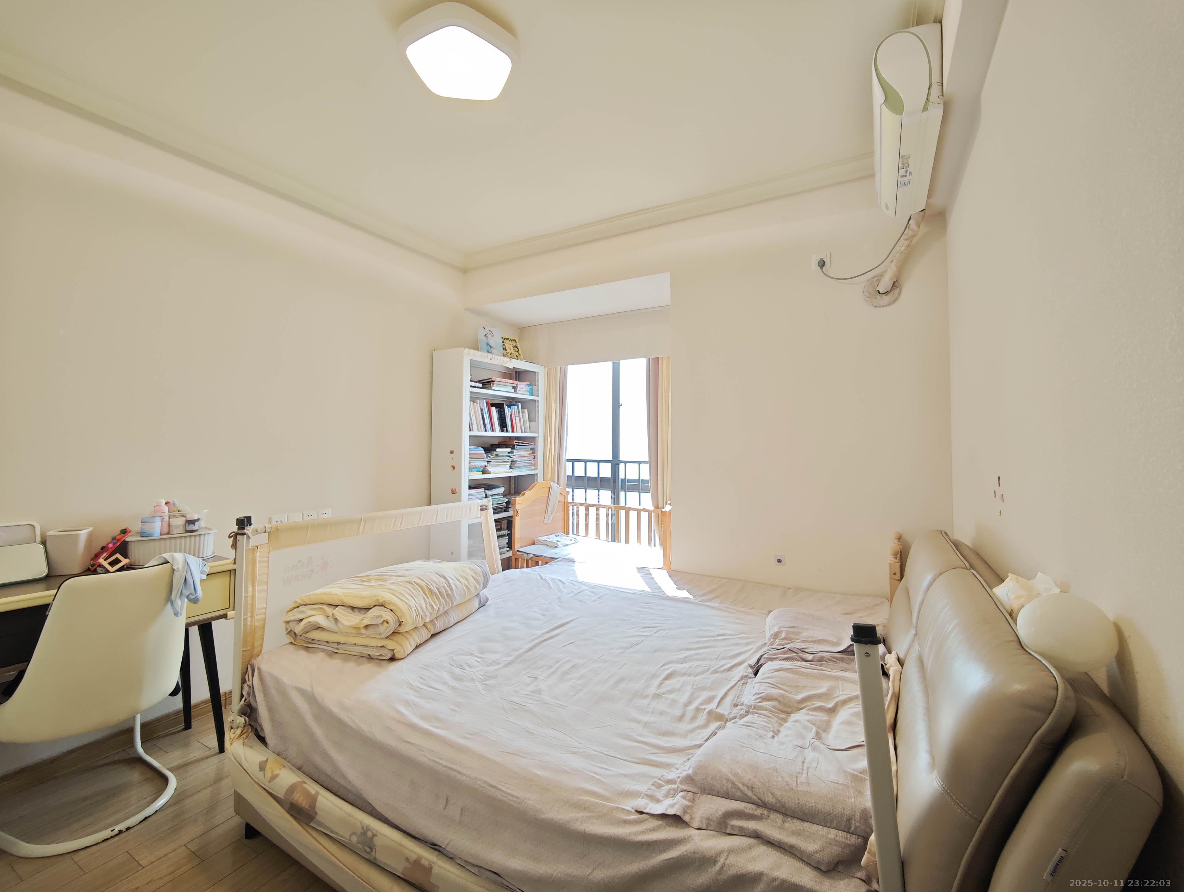 碧桂园南城首府(东宸林海) 3室1厅2卫 85.0万 碧桂园南城首府(东宸林海) 3室1厅2卫 85.0万卧室