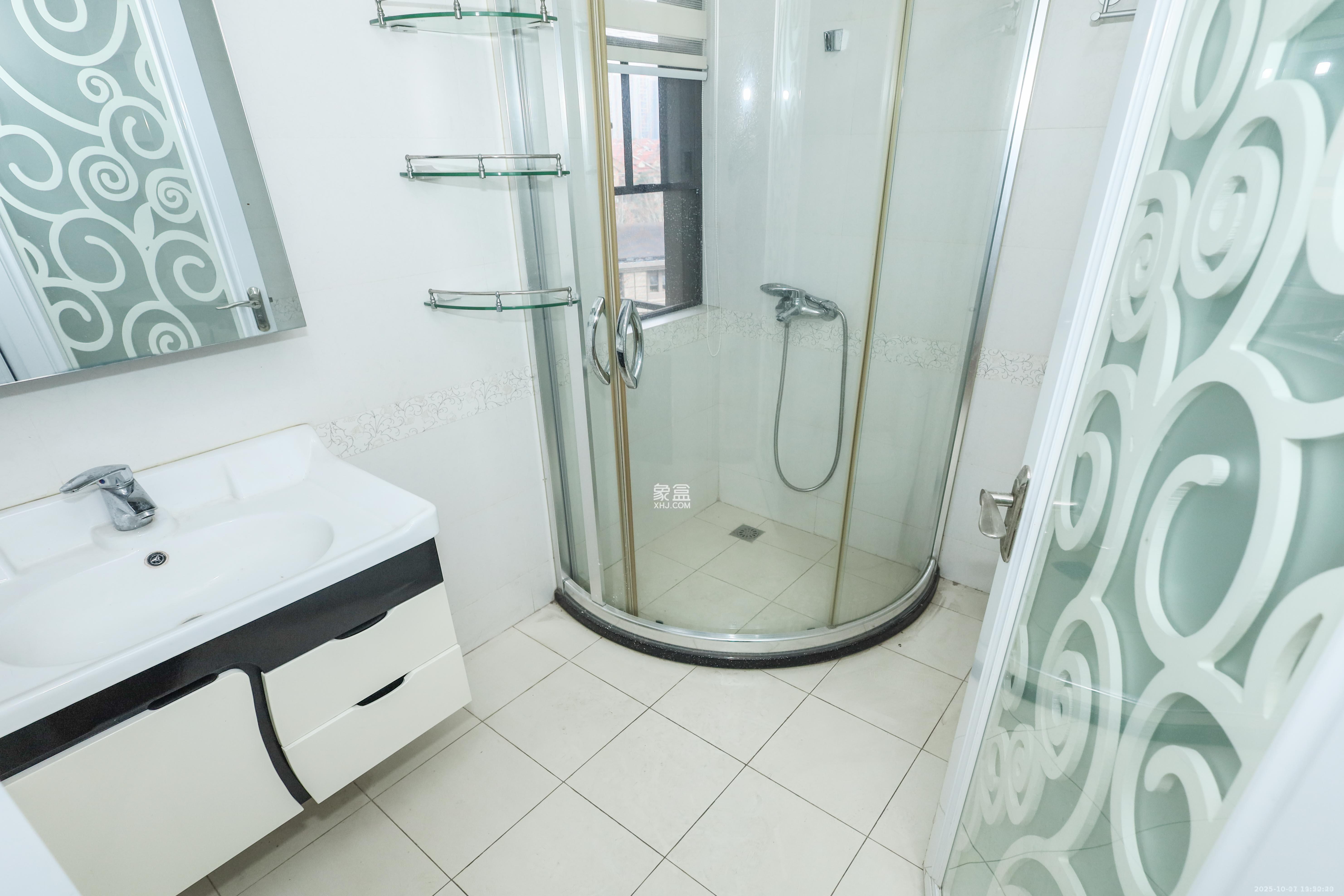 旭辉御府  3室2厅2卫    2400.0元/月 旭辉御府  3室2厅2卫    2400.0元/月室内图