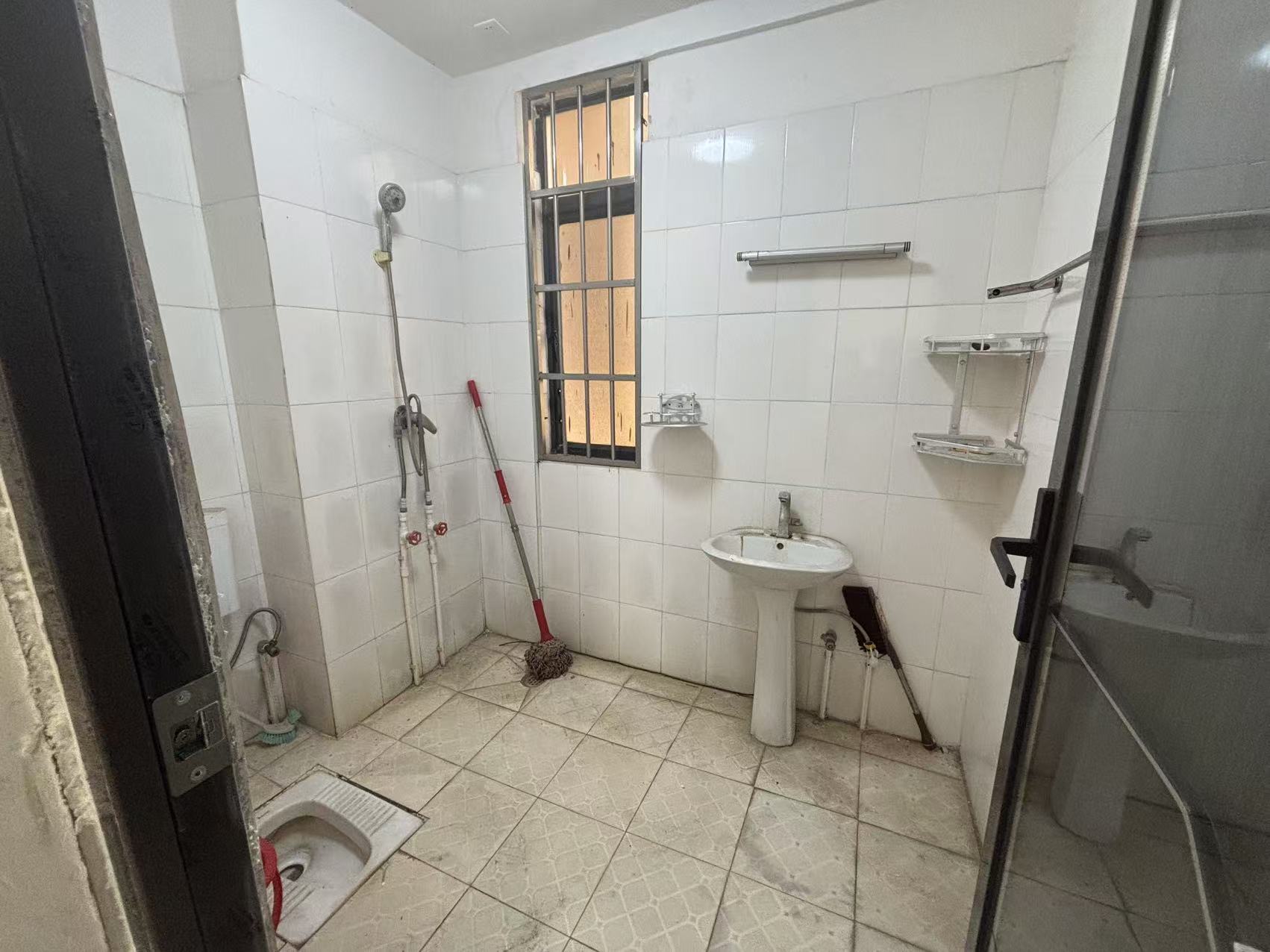 西海岸镇海小区  1室1厅1卫    800.0元/月室内图