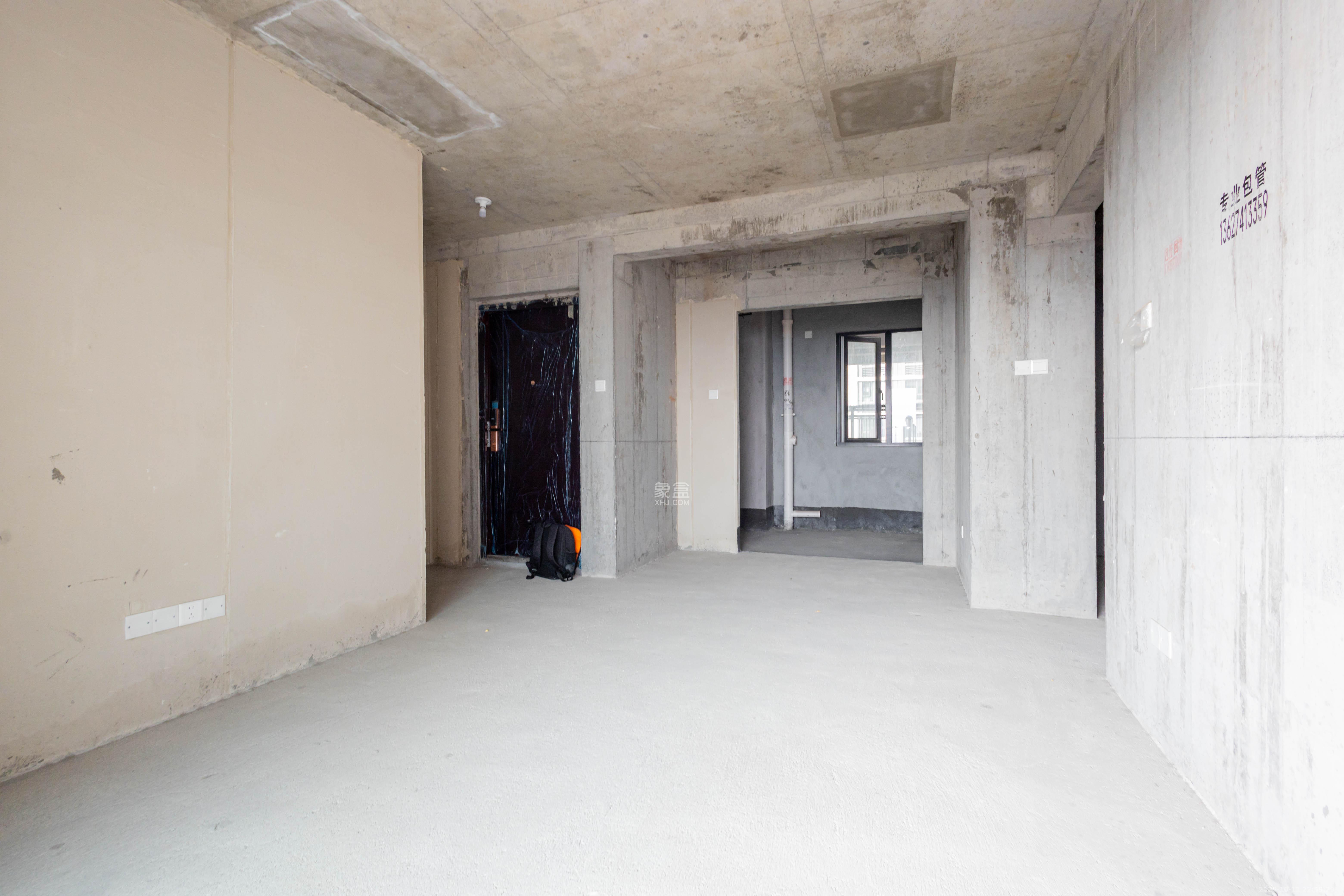 华远碧桂园海蓝城二期  3室2厅1卫    56.8万客厅